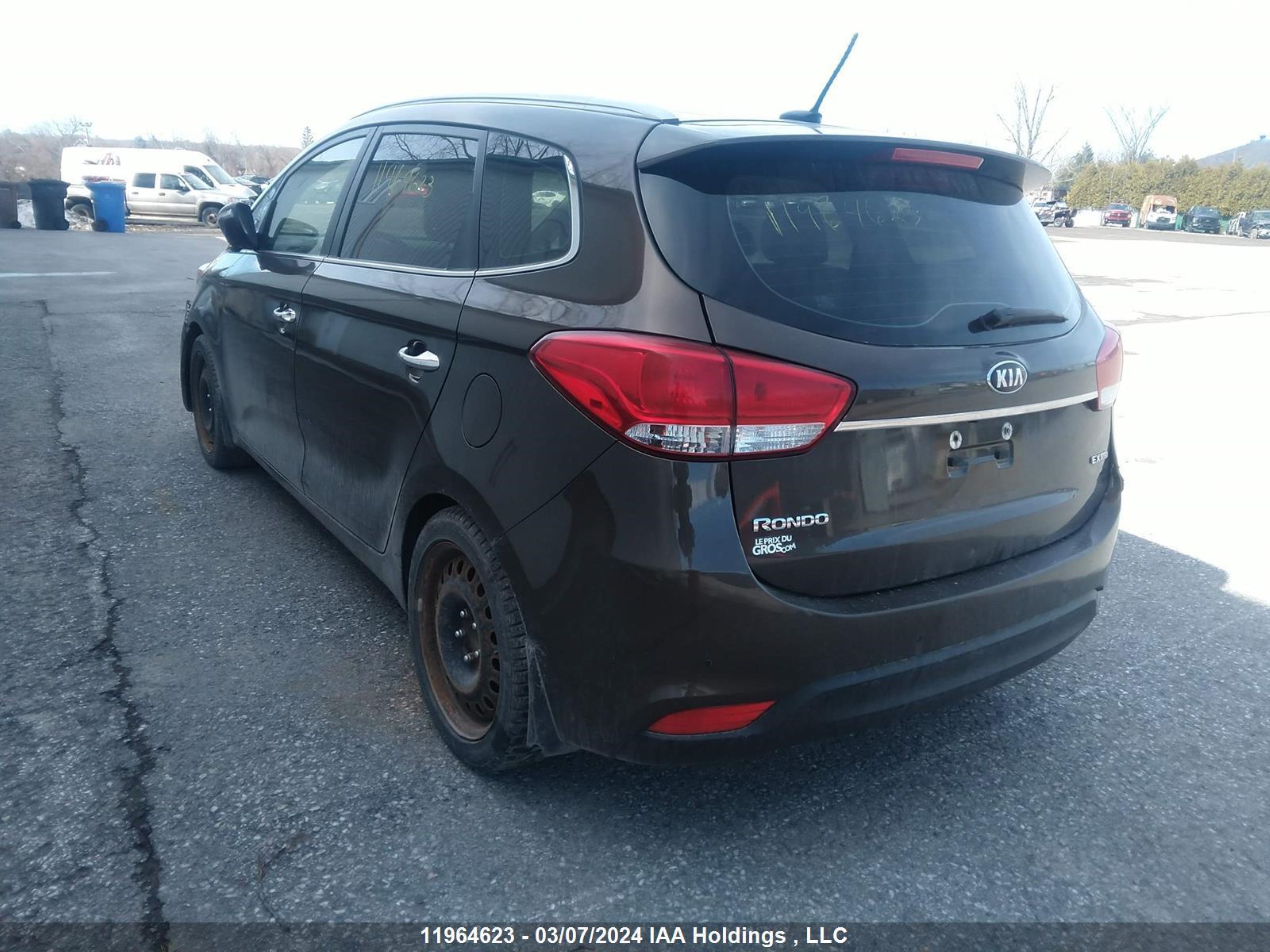 Photo 2 VIN: KNAHU8A30F7085336 - KIA RONDO 