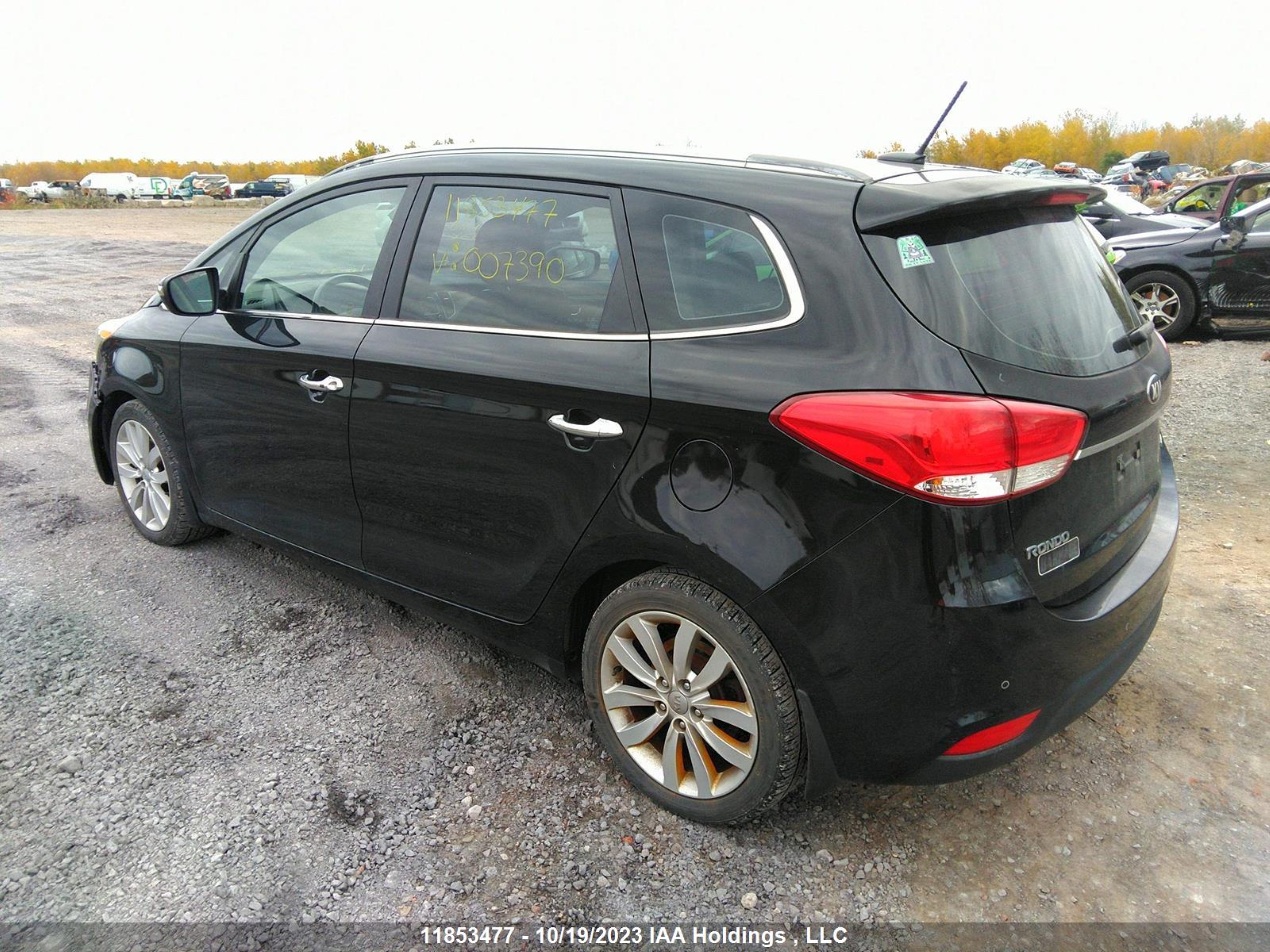 Photo 2 VIN: KNAHU8A33E7007390 - KIA RONDO 