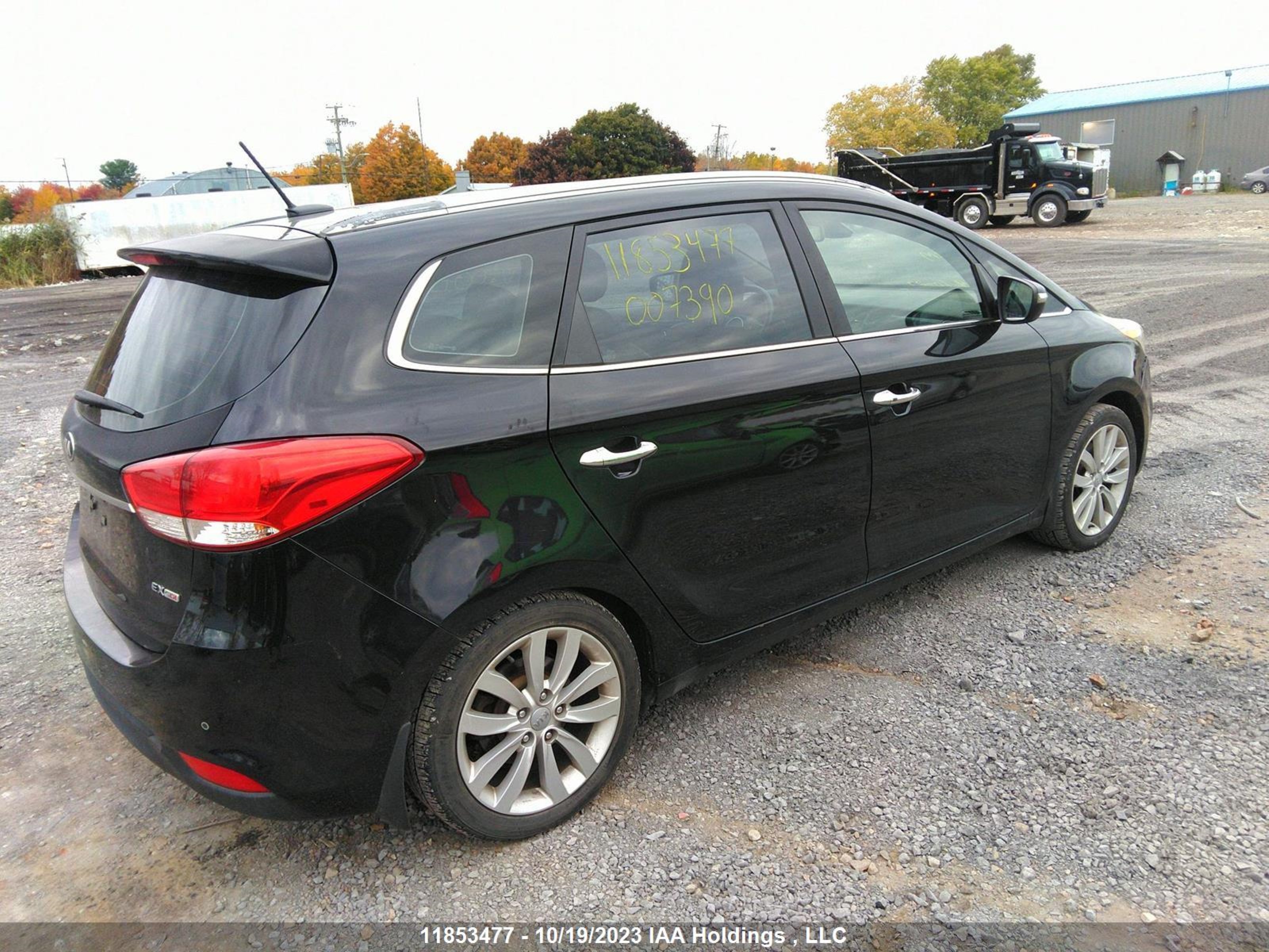 Photo 3 VIN: KNAHU8A33E7007390 - KIA RONDO 