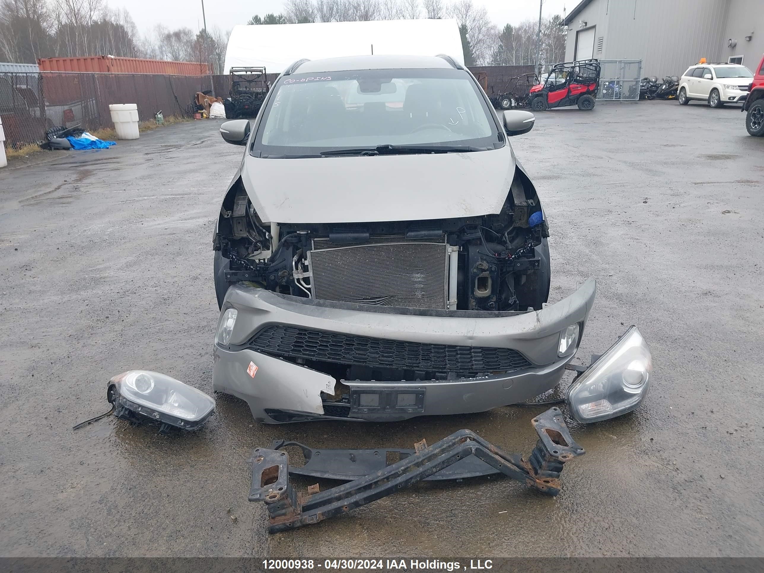 Photo 12 VIN: KNAHU8A37E7010163 - KIA RONDO 