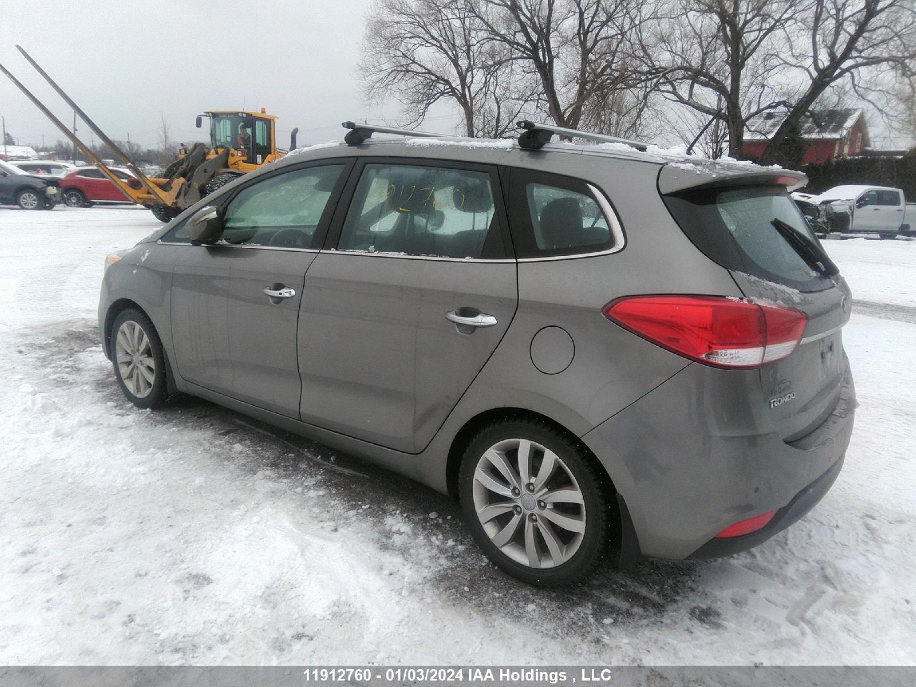 Photo 2 VIN: KNAHU8A3XE7035462 - KIA RONDO 