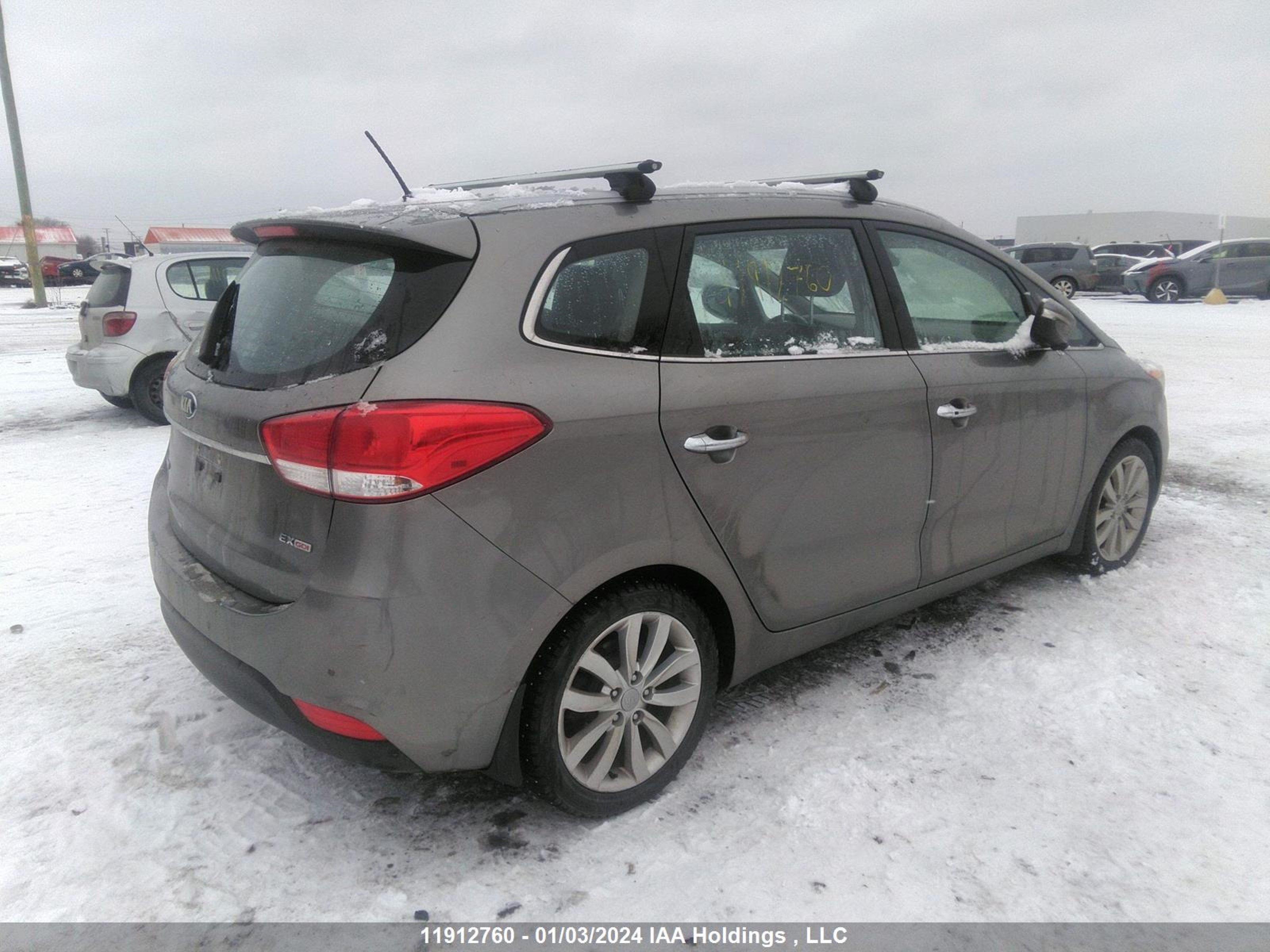 Photo 3 VIN: KNAHU8A3XE7035462 - KIA RONDO 