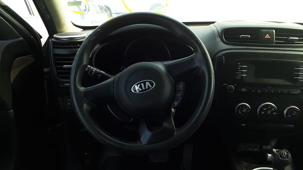 Photo 12 VIN: KNAJN8110F7108191 - KIA SOUL 