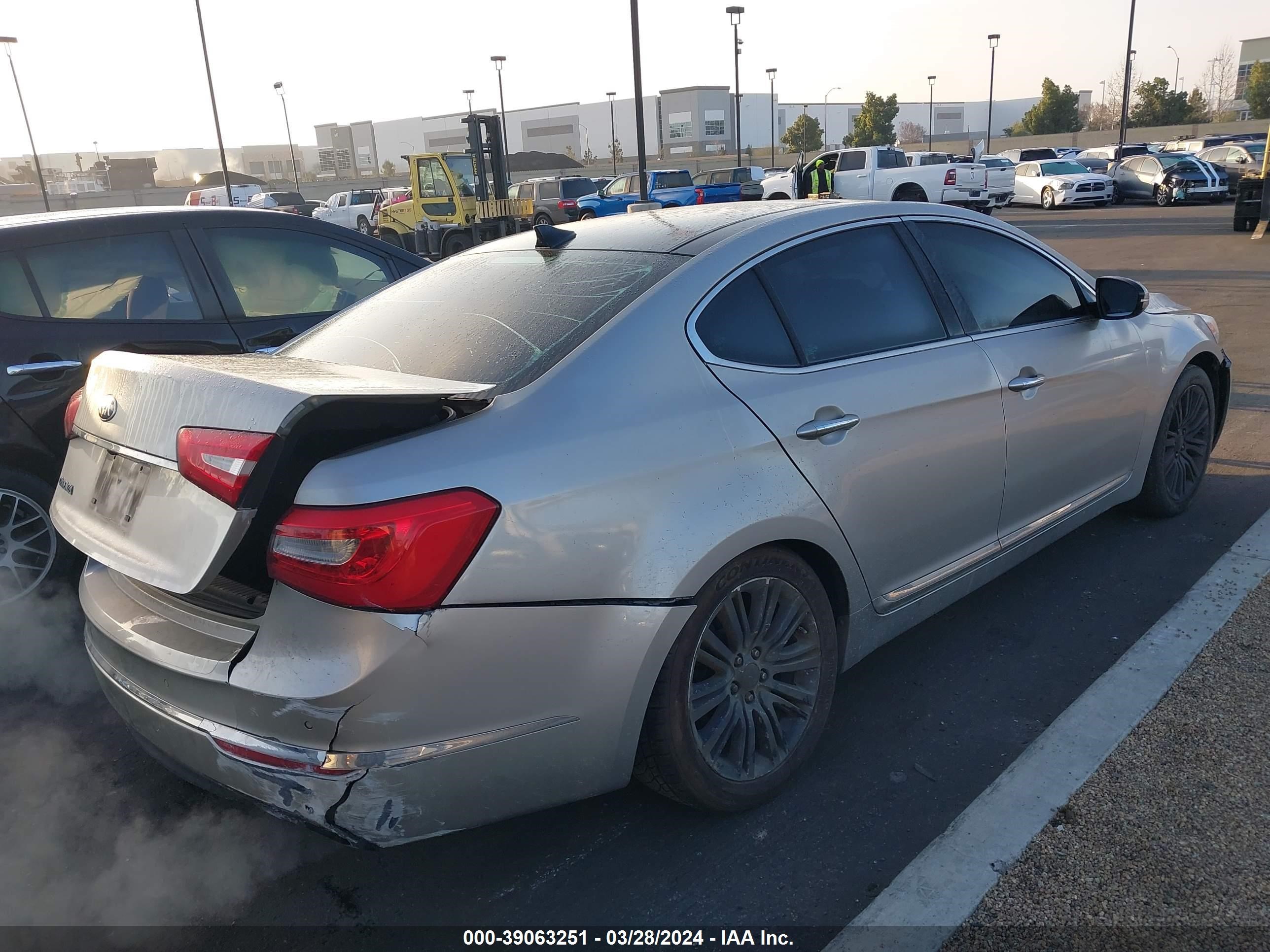 Photo 3 VIN: KNALN4D76E5137528 - KIA CADENZA 