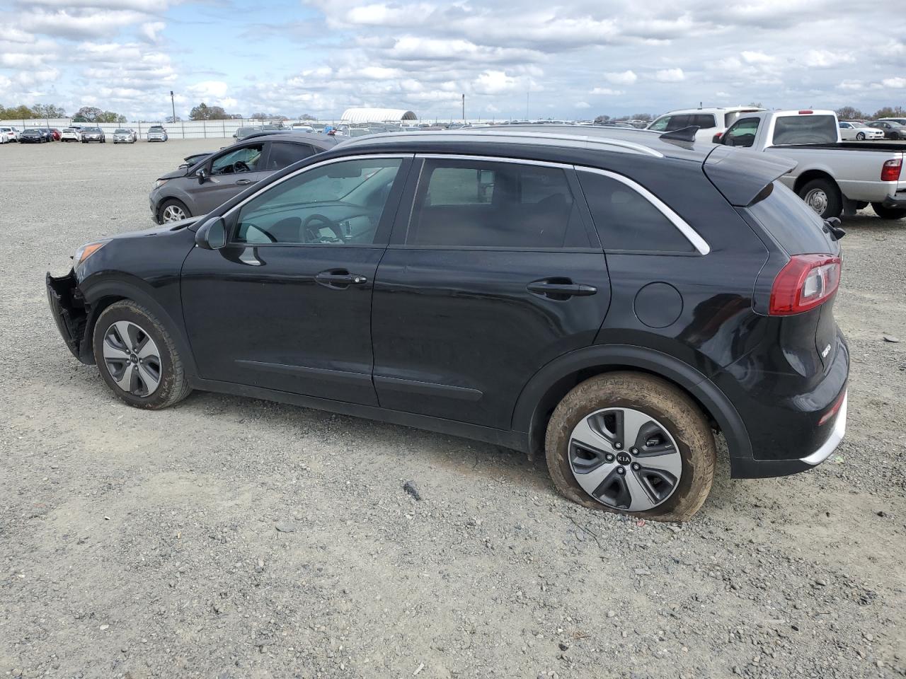 Photo 1 VIN: KNDCB3LC0J5210889 - KIA NIRO 