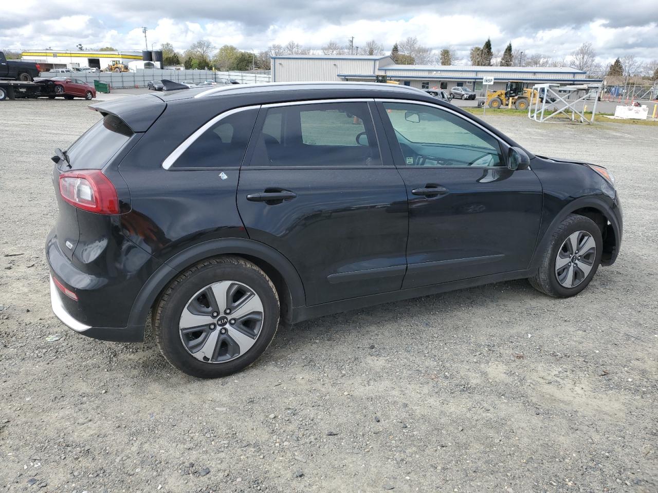 Photo 2 VIN: KNDCB3LC0J5210889 - KIA NIRO 