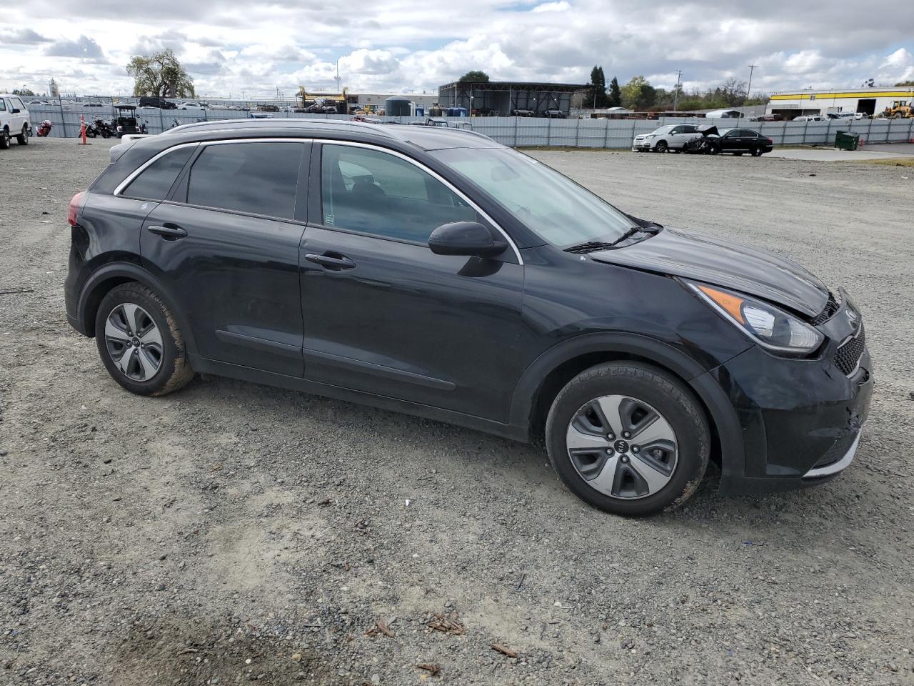 Photo 3 VIN: KNDCB3LC0J5210889 - KIA NIRO 