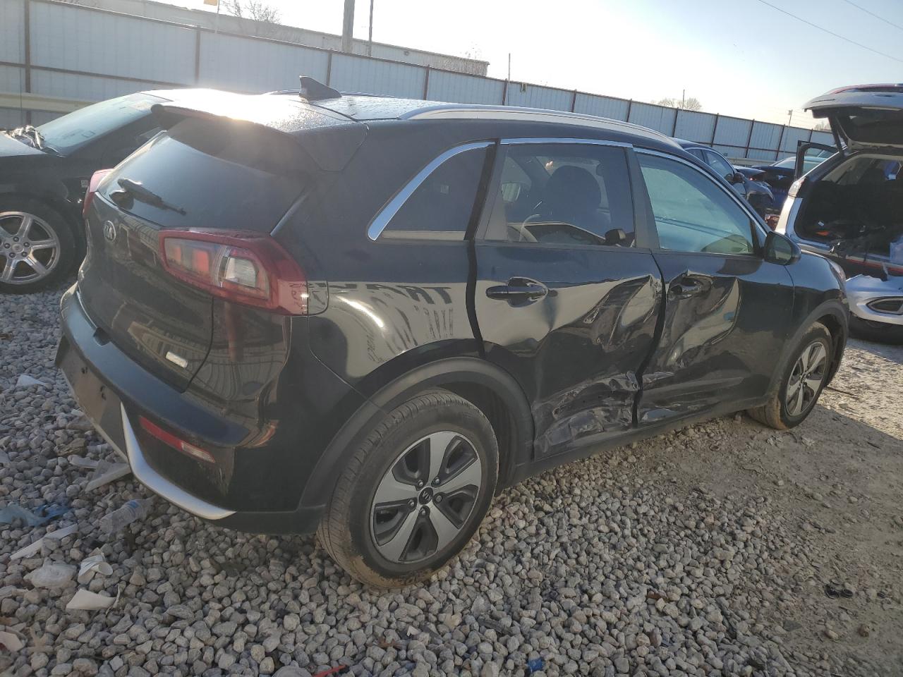 Photo 2 VIN: KNDCB3LC1H5063959 - KIA NIRO 