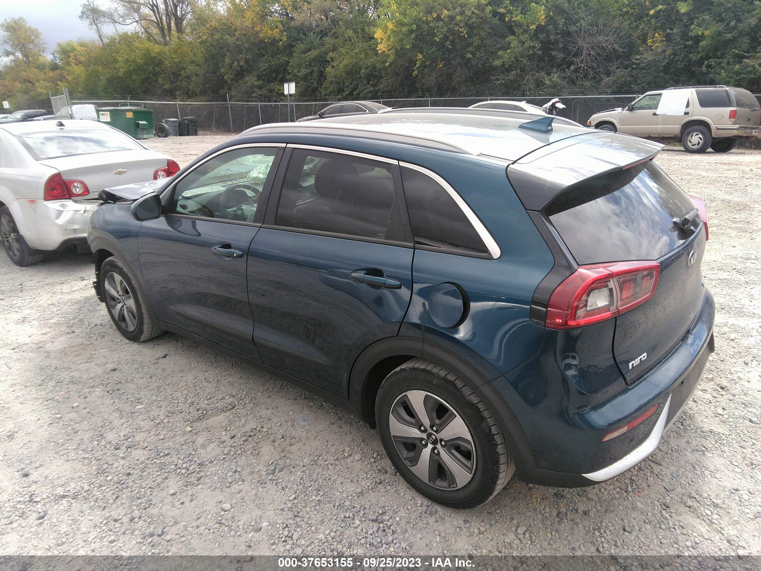 Photo 2 VIN: KNDCB3LC1H5091843 - KIA NIRO 