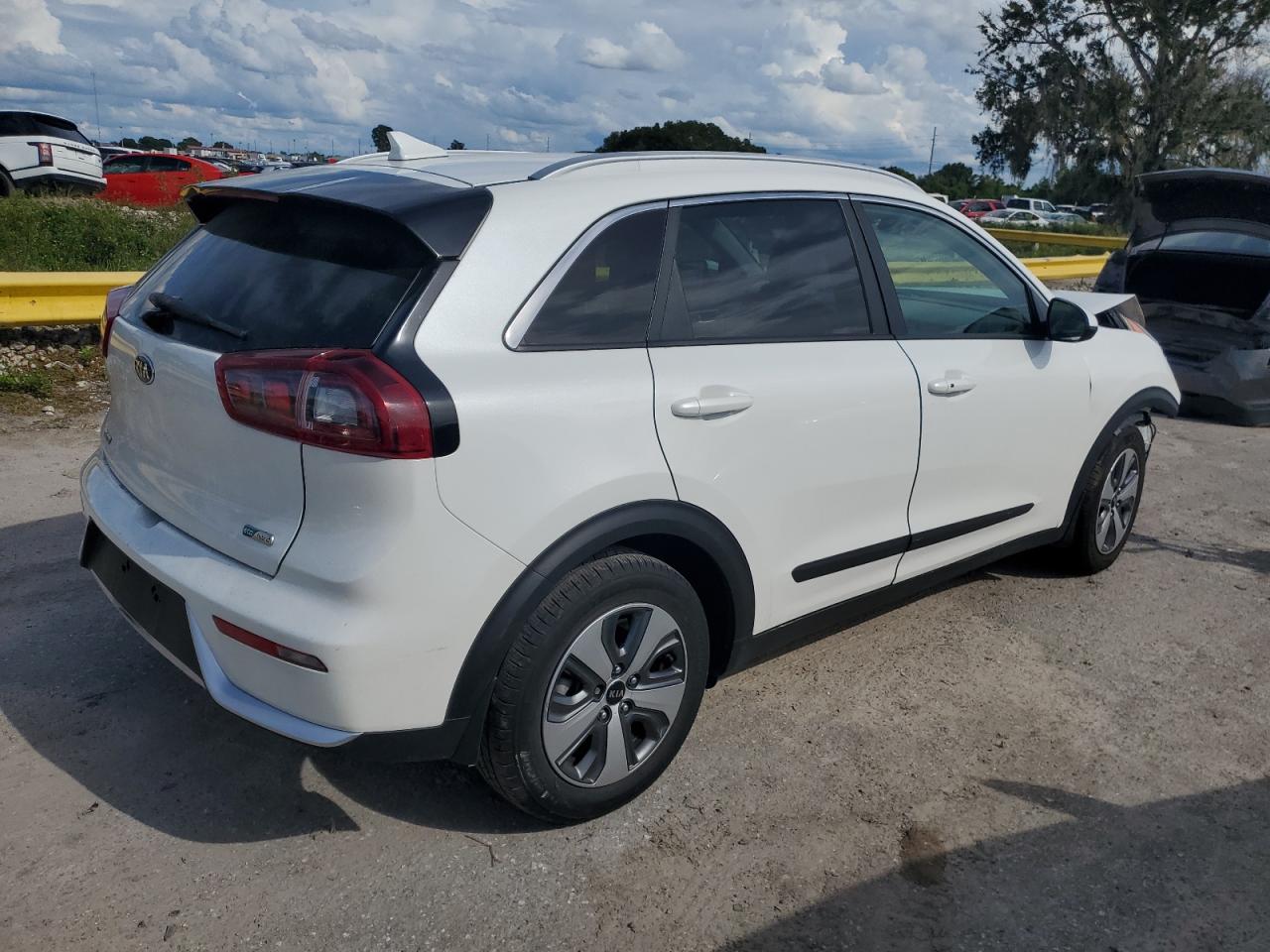 Photo 2 VIN: KNDCB3LC1K5342173 - KIA NIRO 