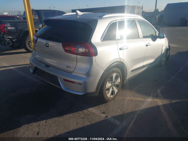 Photo 3 VIN: KNDCB3LC3H5087695 - KIA NIRO 