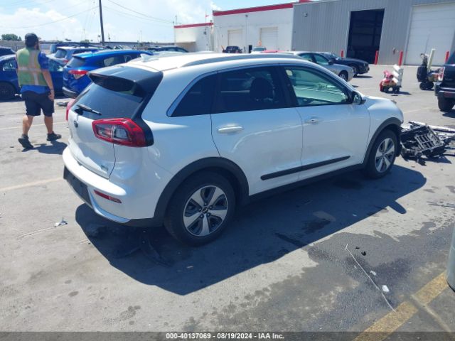 Photo 3 VIN: KNDCB3LC3J5127988 - KIA NIRO 