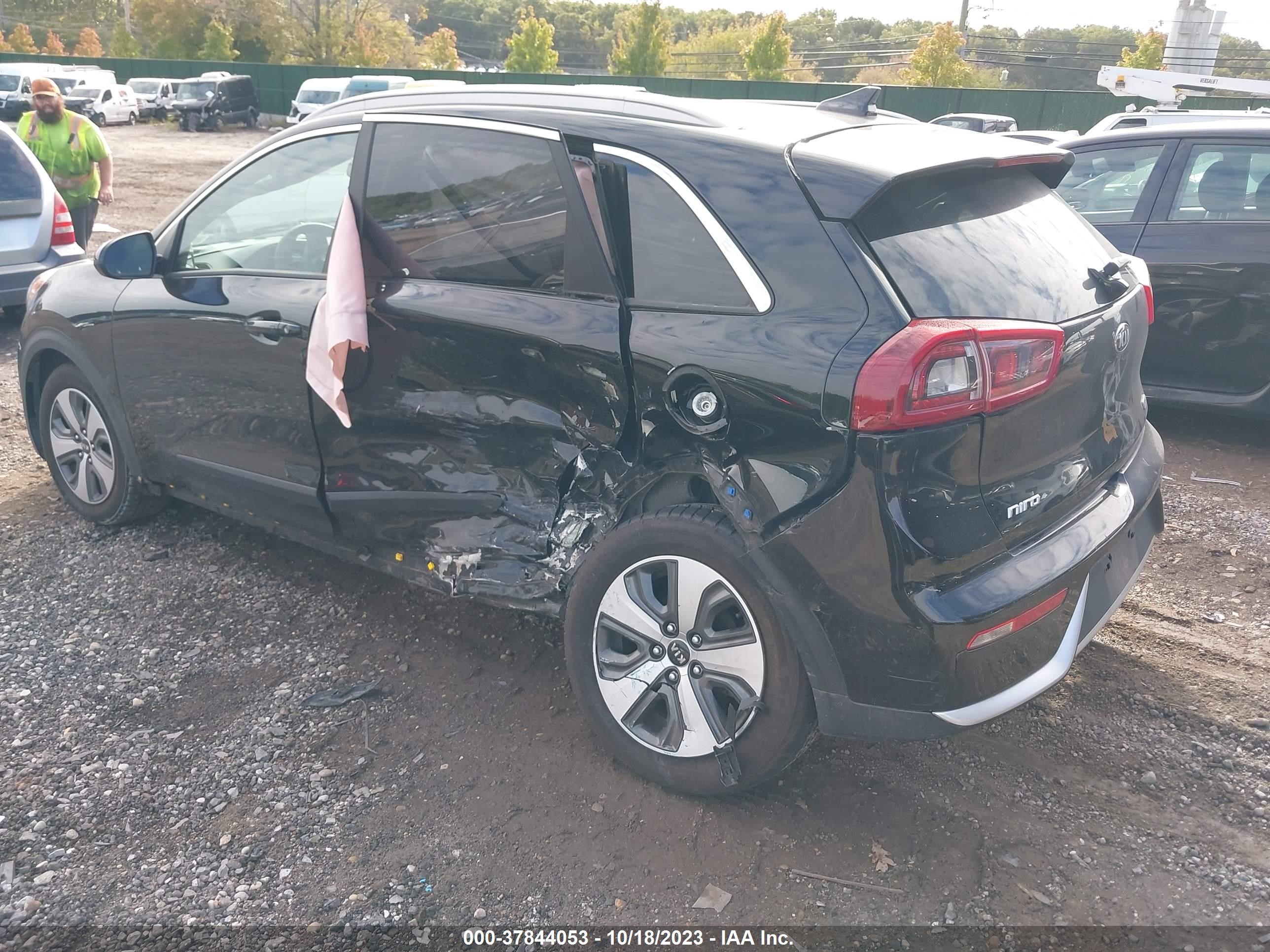 Photo 2 VIN: KNDCB3LC4H5074132 - KIA NIRO 