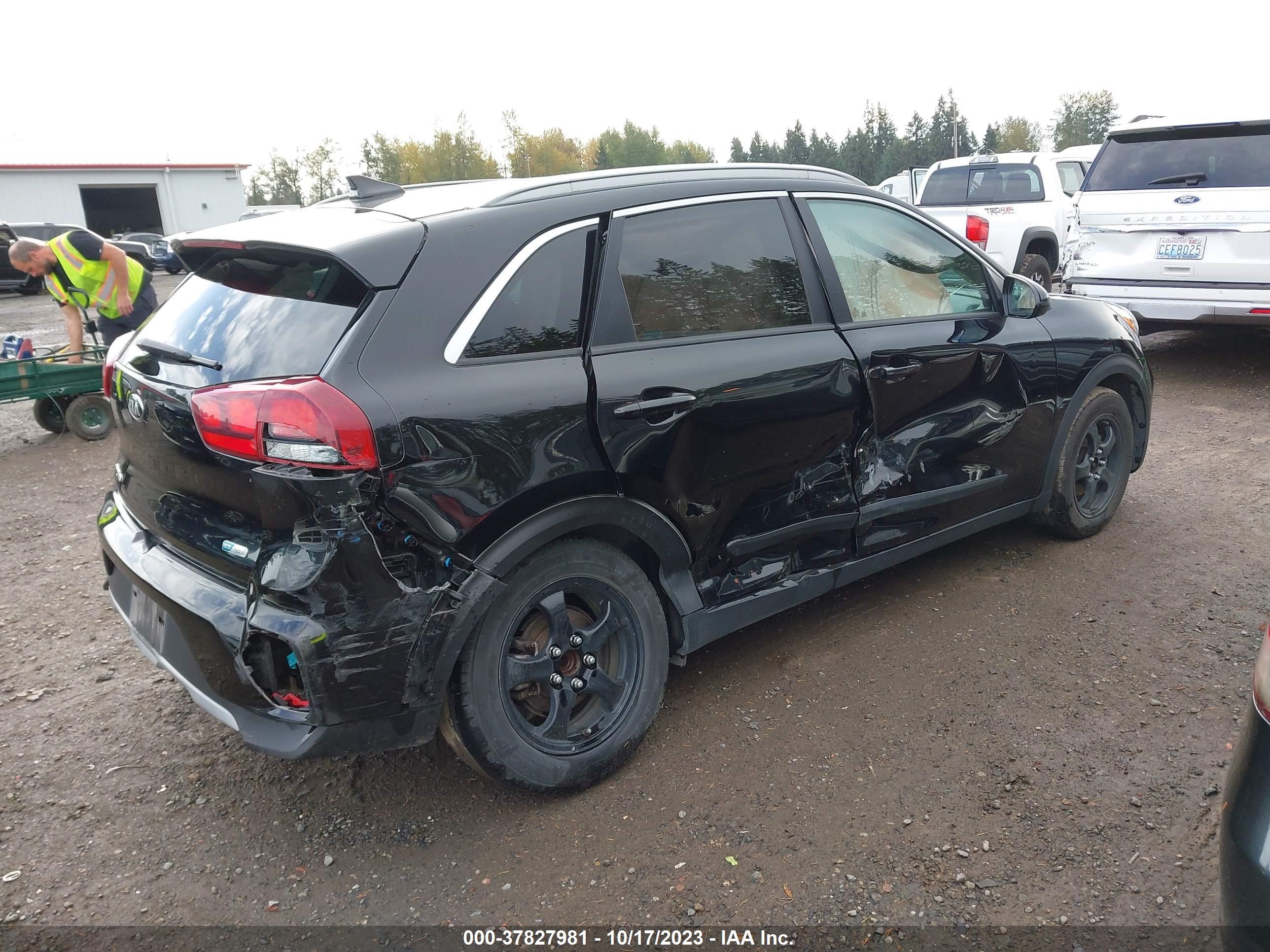 Photo 3 VIN: KNDCB3LC4L5365383 - KIA NIRO 