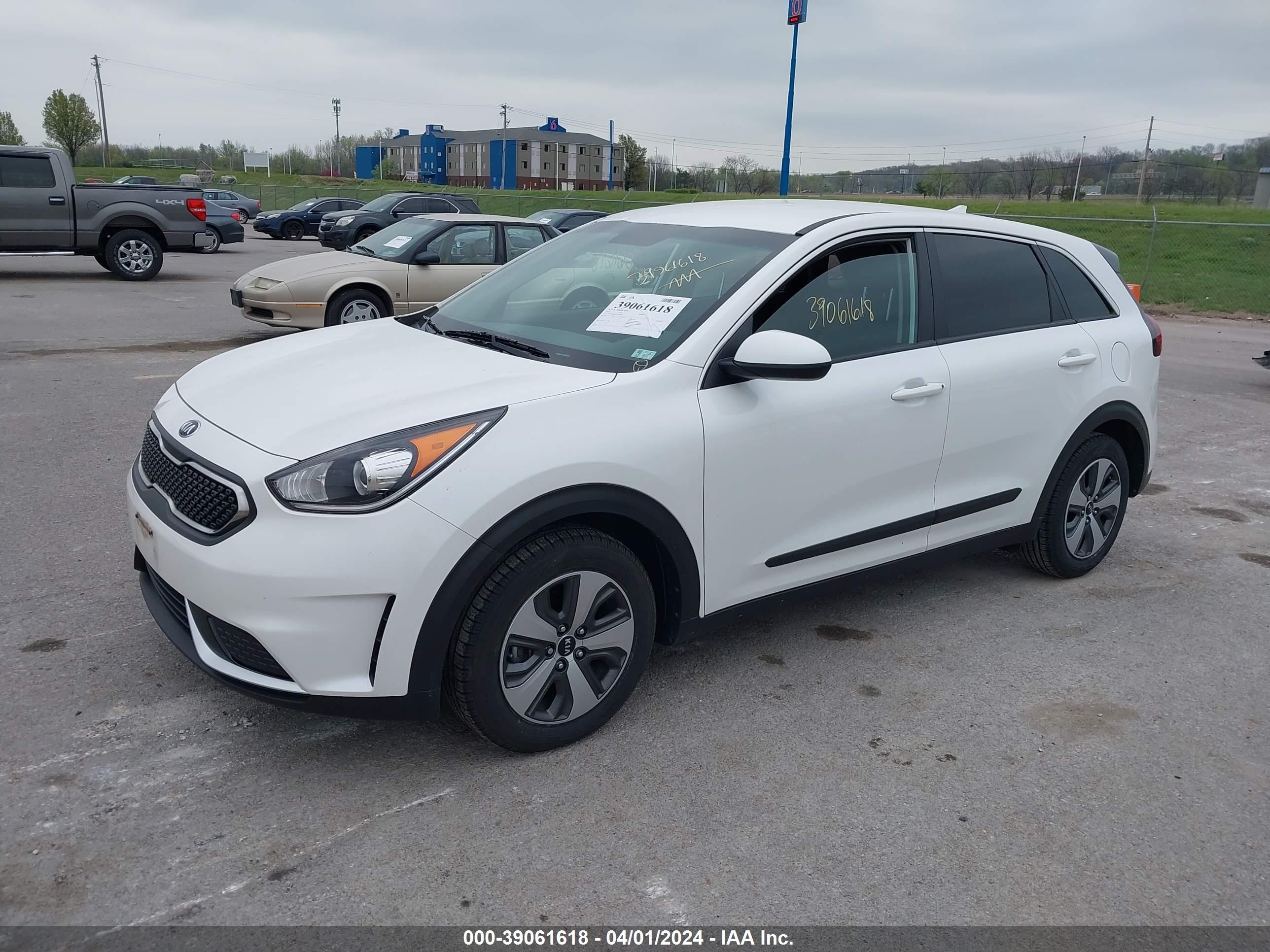 Photo 1 VIN: KNDCB3LC5J5140497 - KIA NIRO 