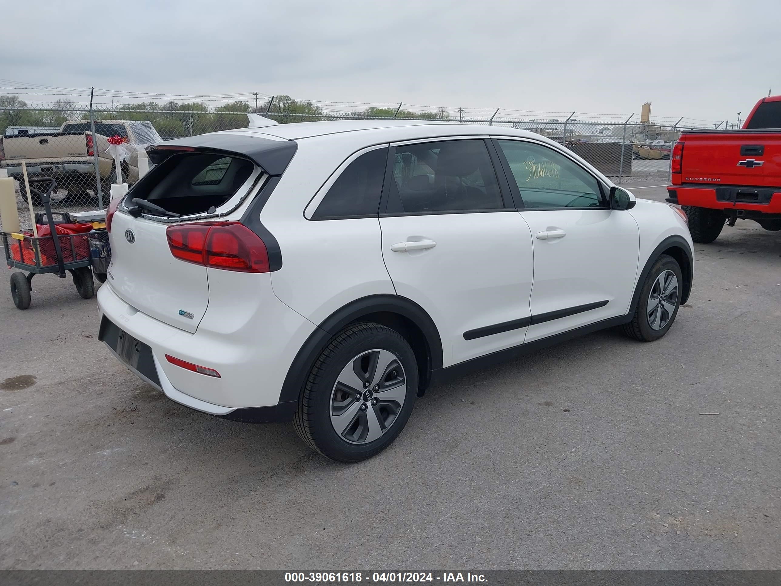 Photo 3 VIN: KNDCB3LC5J5140497 - KIA NIRO 