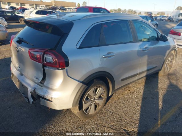 Photo 3 VIN: KNDCB3LC5K5233375 - KIA NIRO 