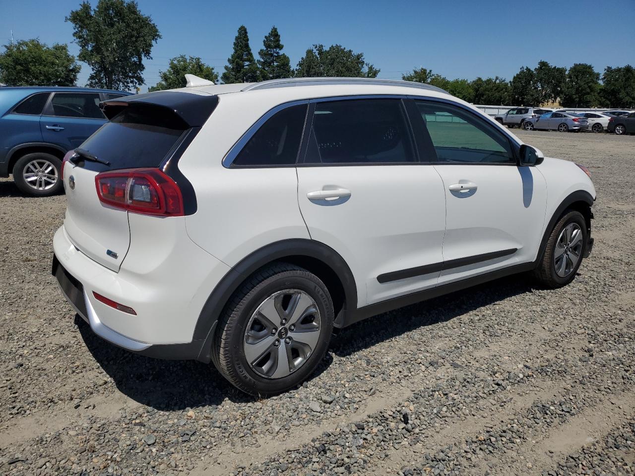 Photo 2 VIN: KNDCB3LC5K5349093 - KIA NIRO 