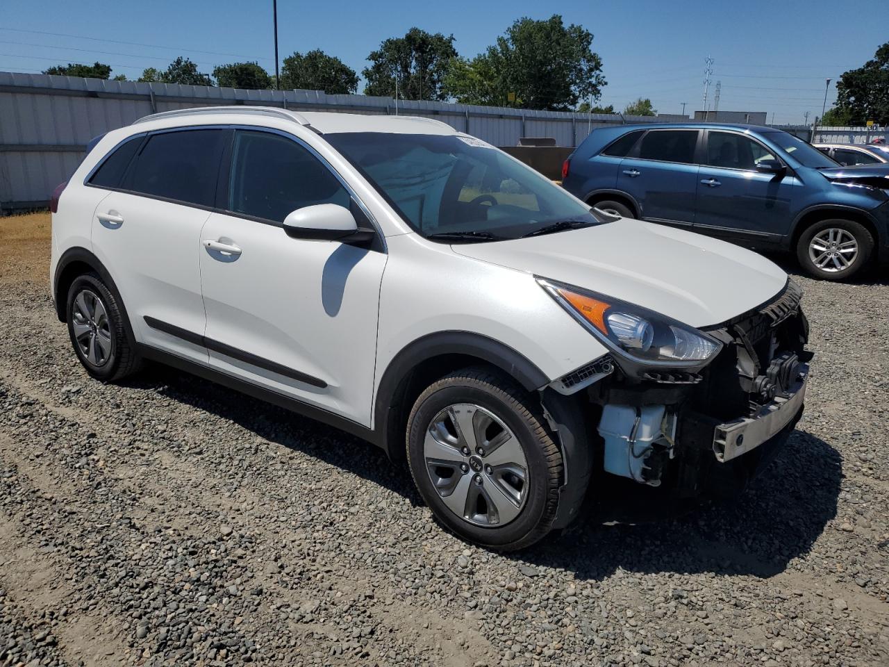 Photo 3 VIN: KNDCB3LC5K5349093 - KIA NIRO 