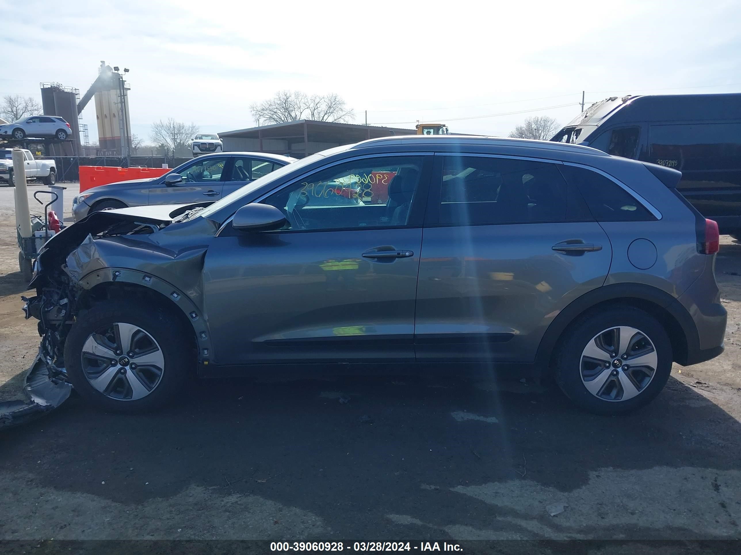 Photo 13 VIN: KNDCB3LC6J5123966 - KIA NIRO 