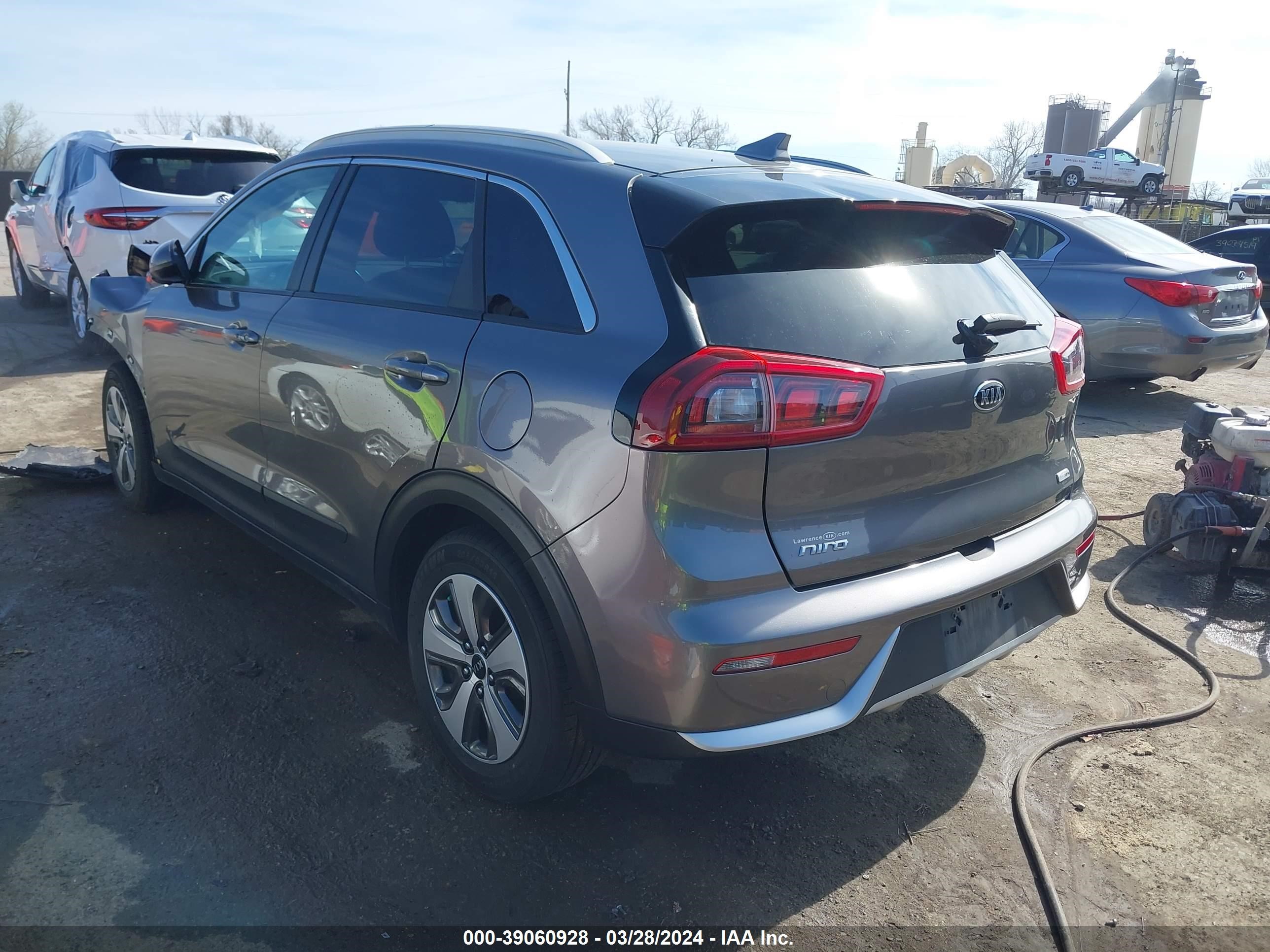 Photo 2 VIN: KNDCB3LC6J5123966 - KIA NIRO 