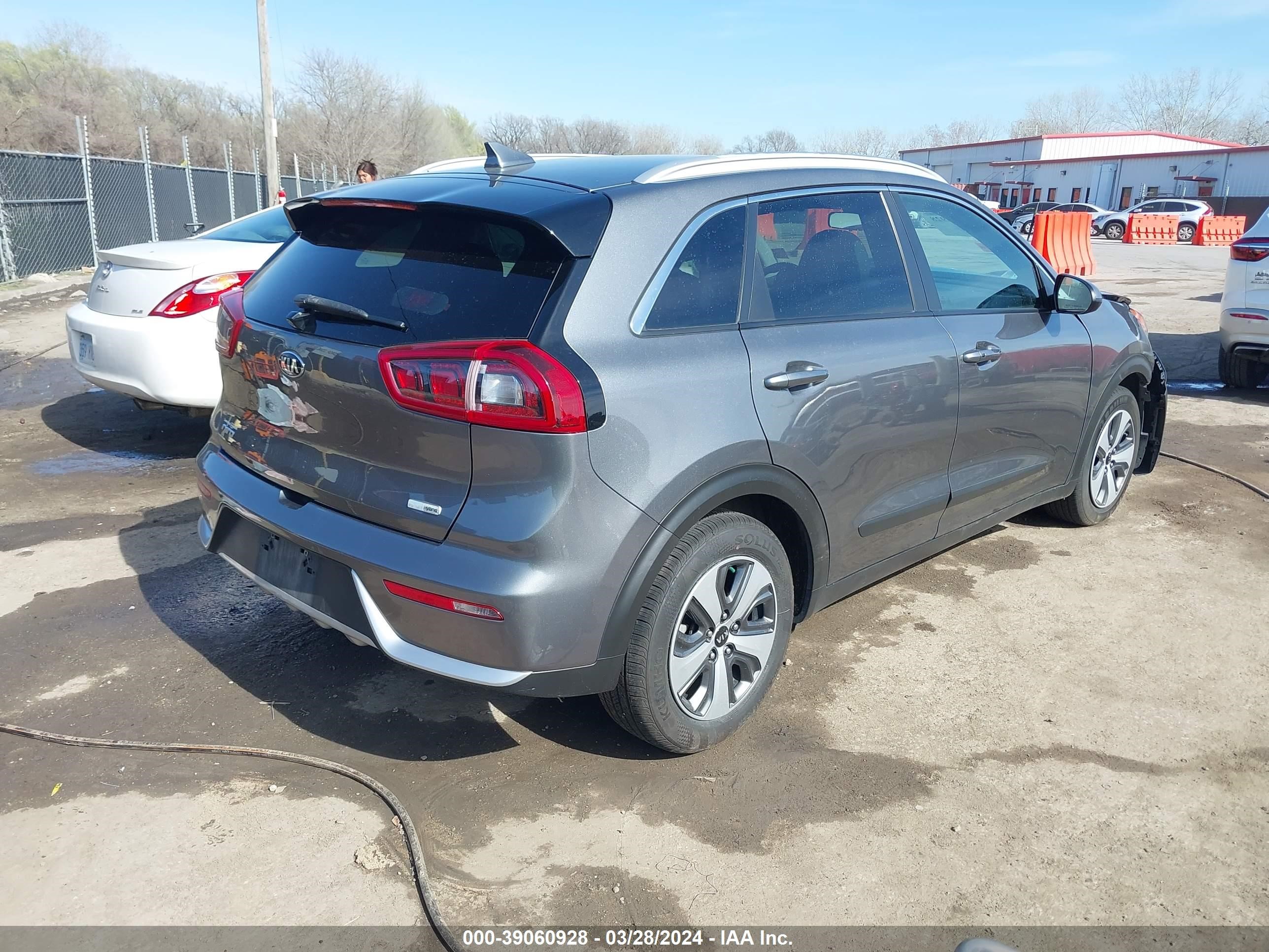 Photo 3 VIN: KNDCB3LC6J5123966 - KIA NIRO 