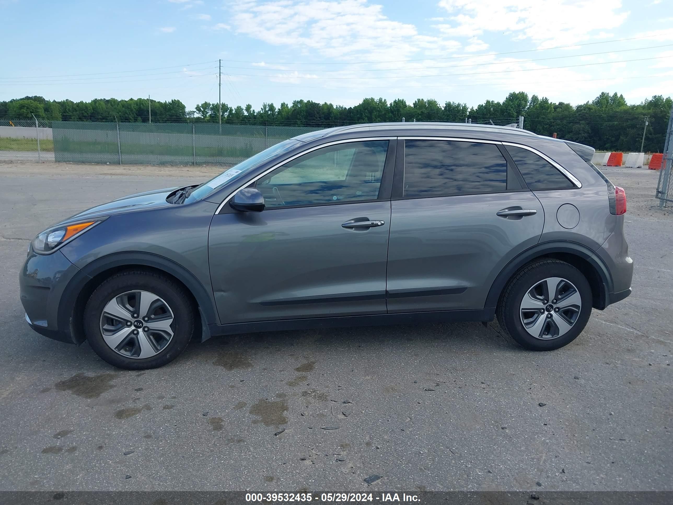 Photo 11 VIN: KNDCB3LC7J5118792 - KIA NIRO 