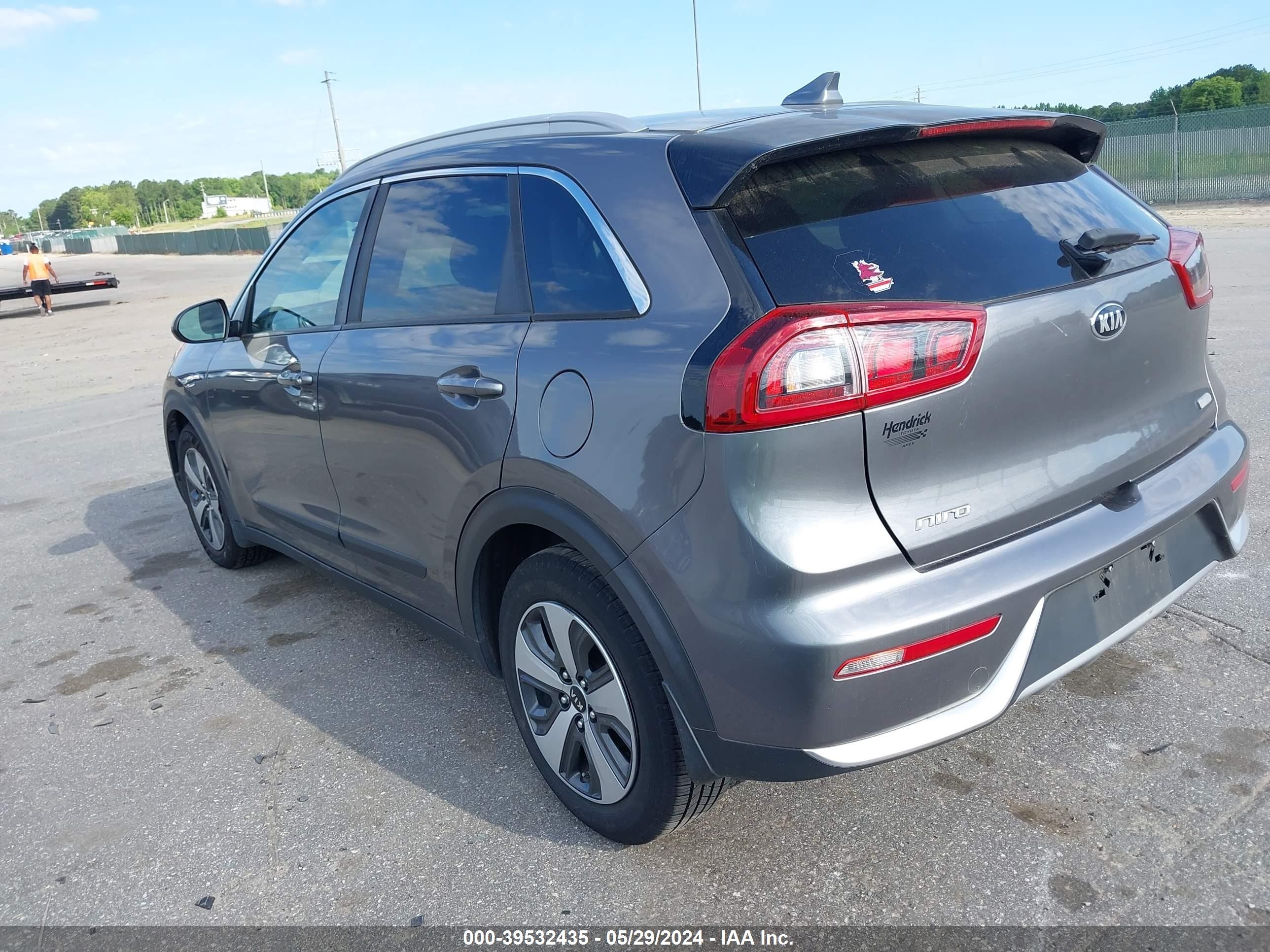 Photo 2 VIN: KNDCB3LC7J5118792 - KIA NIRO 