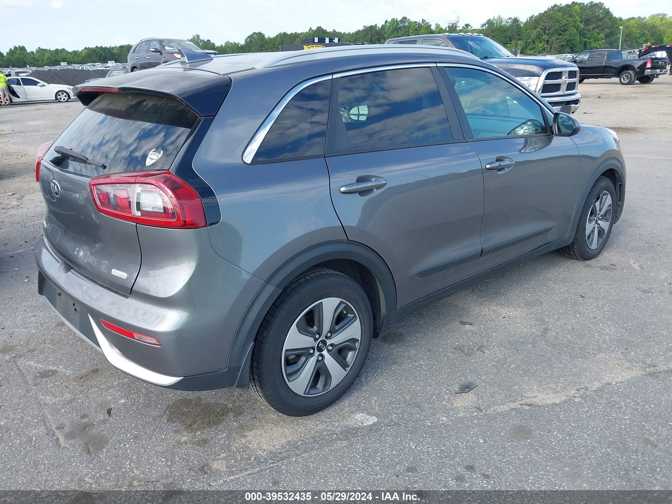 Photo 3 VIN: KNDCB3LC7J5118792 - KIA NIRO 