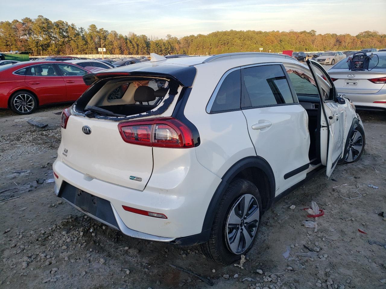 Photo 2 VIN: KNDCB3LC7K5219106 - KIA NIRO 