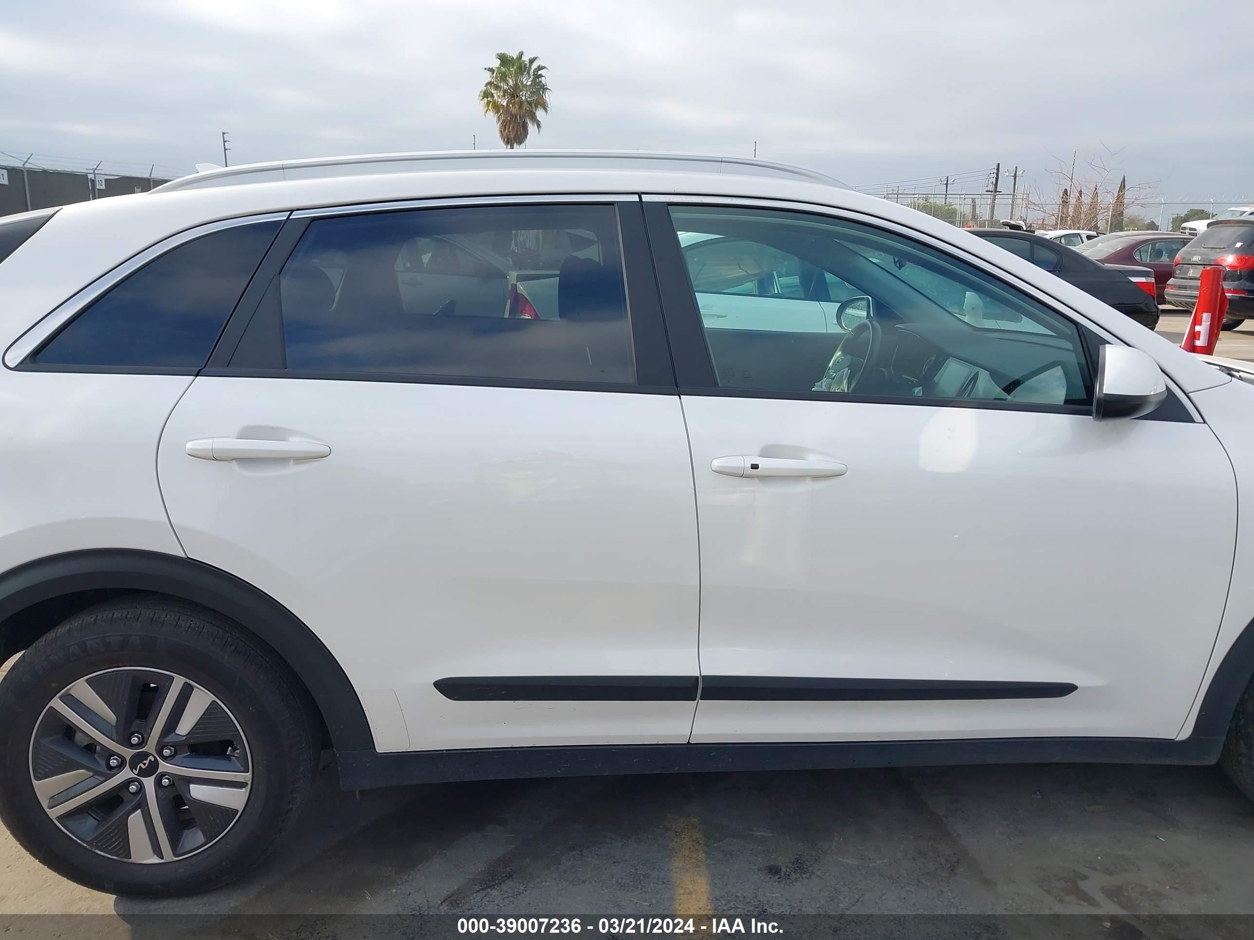 Photo 12 VIN: KNDCB3LC7N5512766 - KIA NIRO 