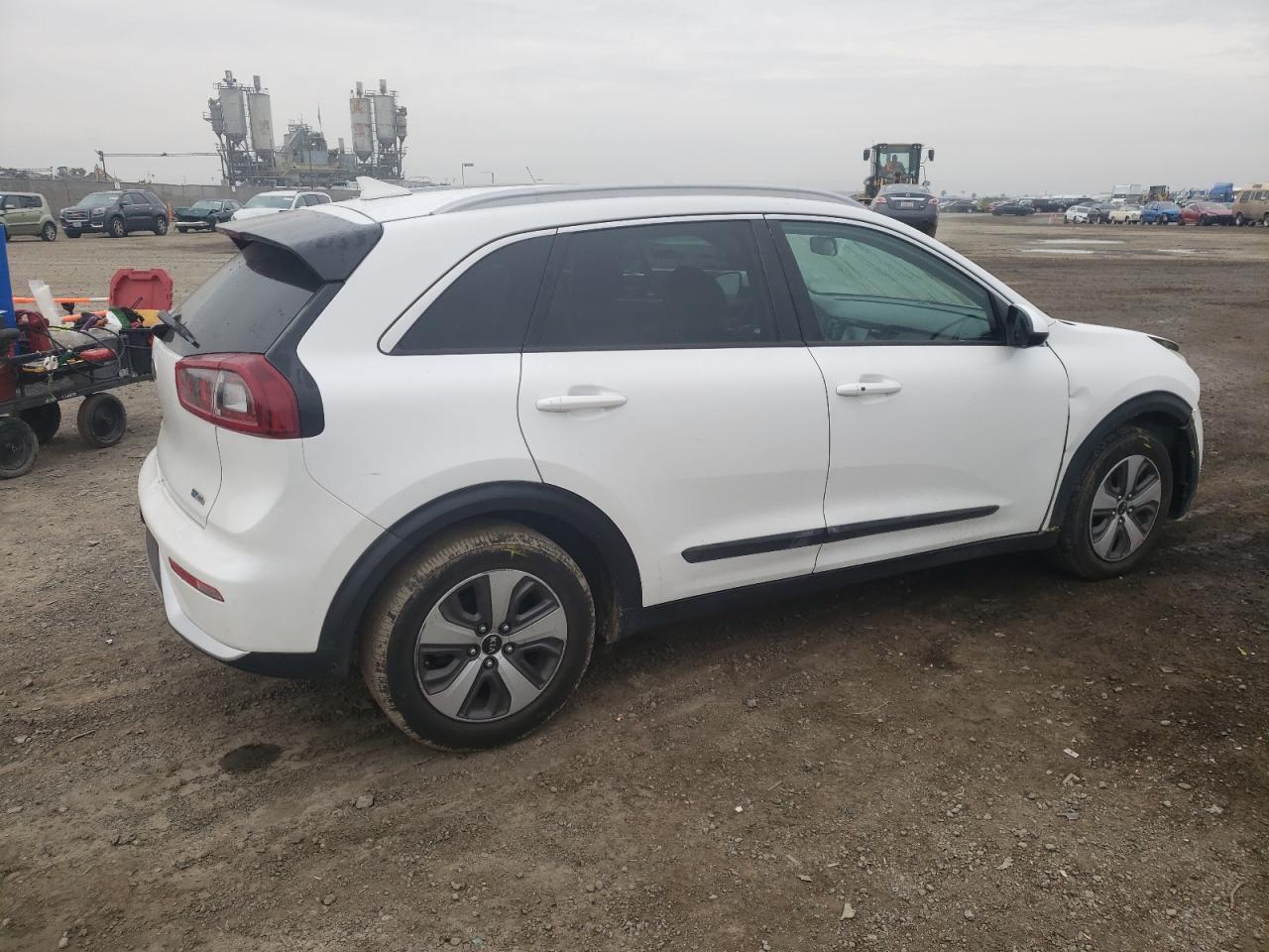 Photo 2 VIN: KNDCB3LC8J5108384 - KIA NIRO 