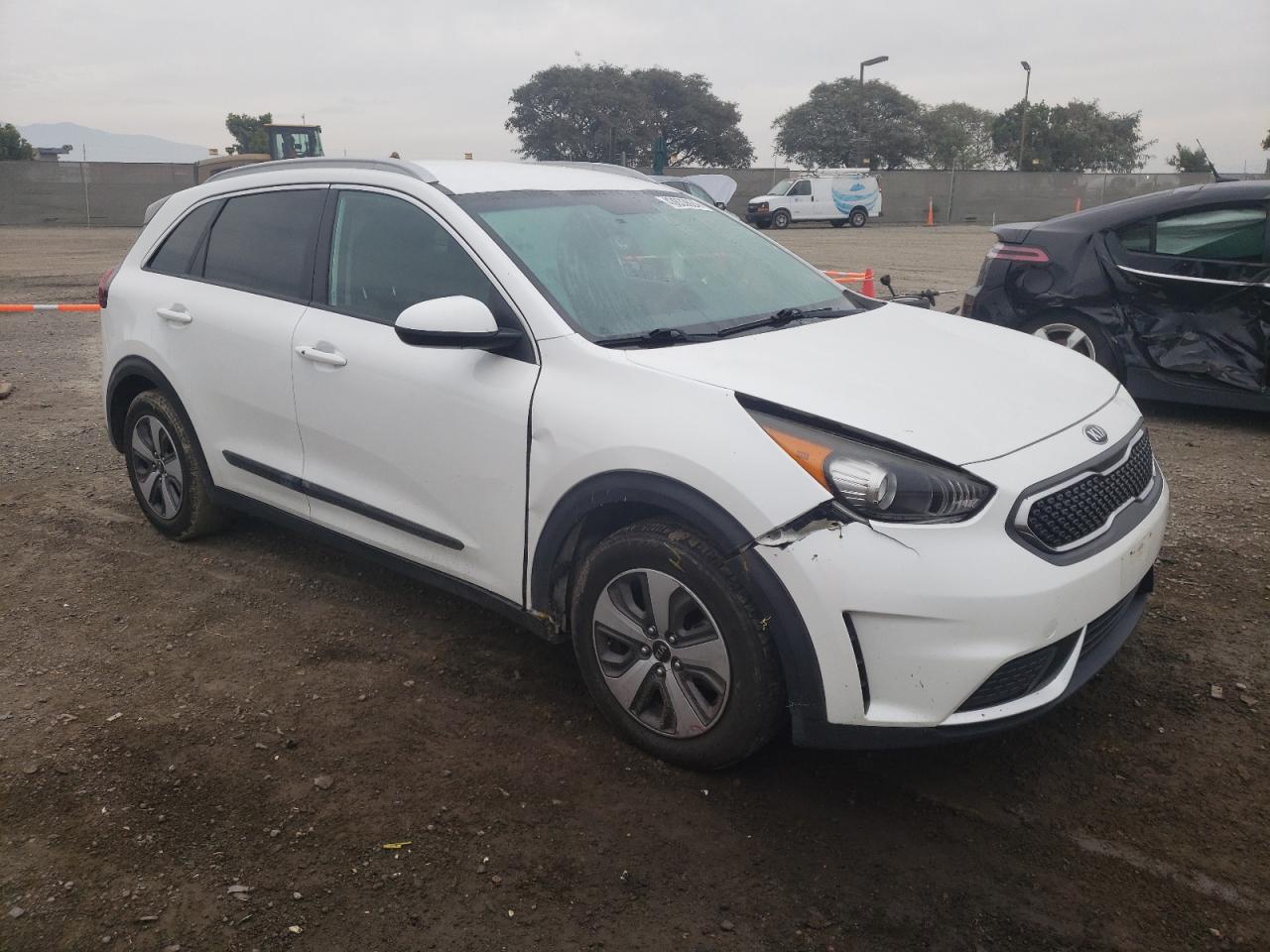 Photo 3 VIN: KNDCB3LC8J5108384 - KIA NIRO 