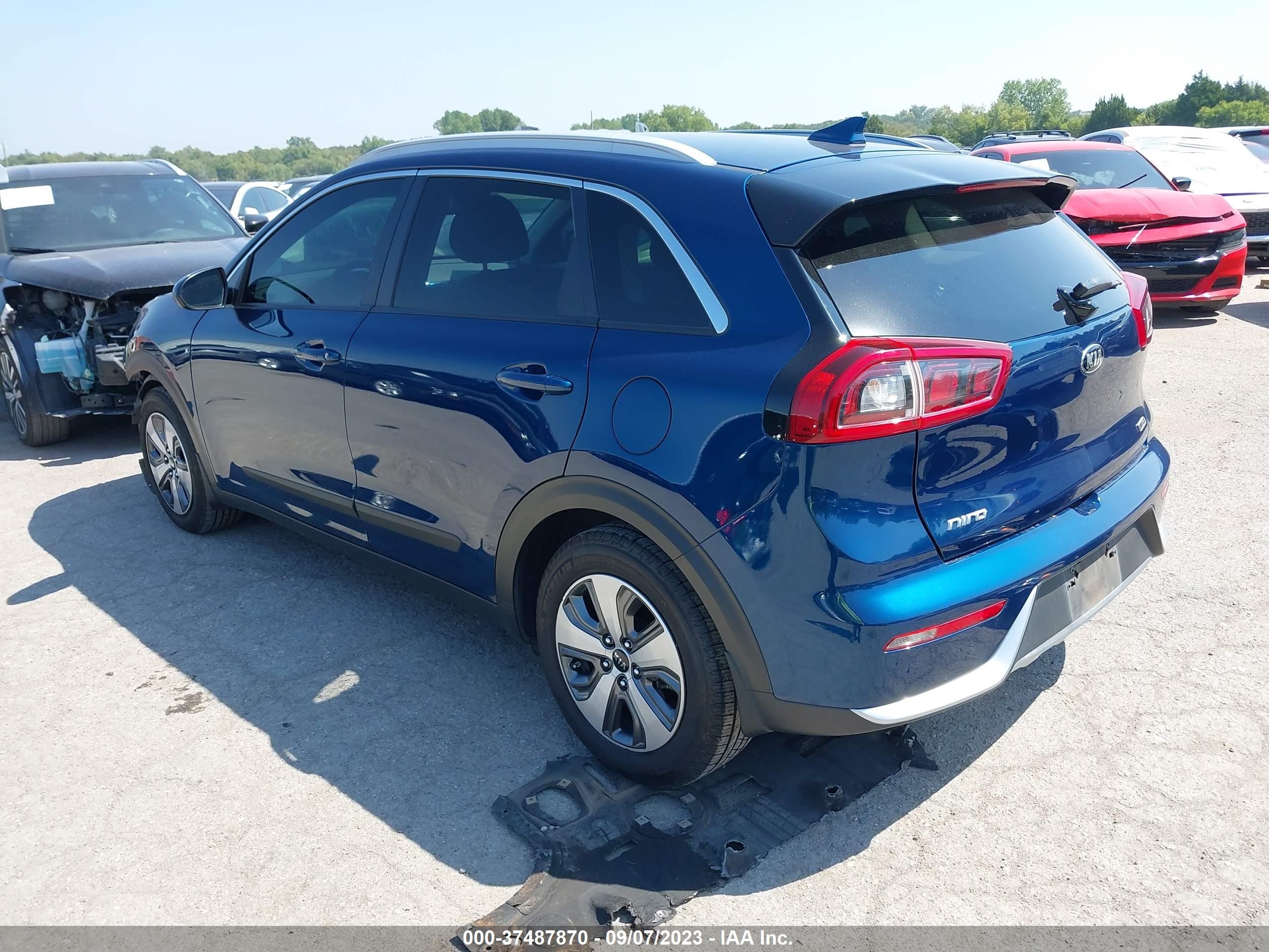 Photo 2 VIN: KNDCB3LC8K5218109 - KIA NIRO 