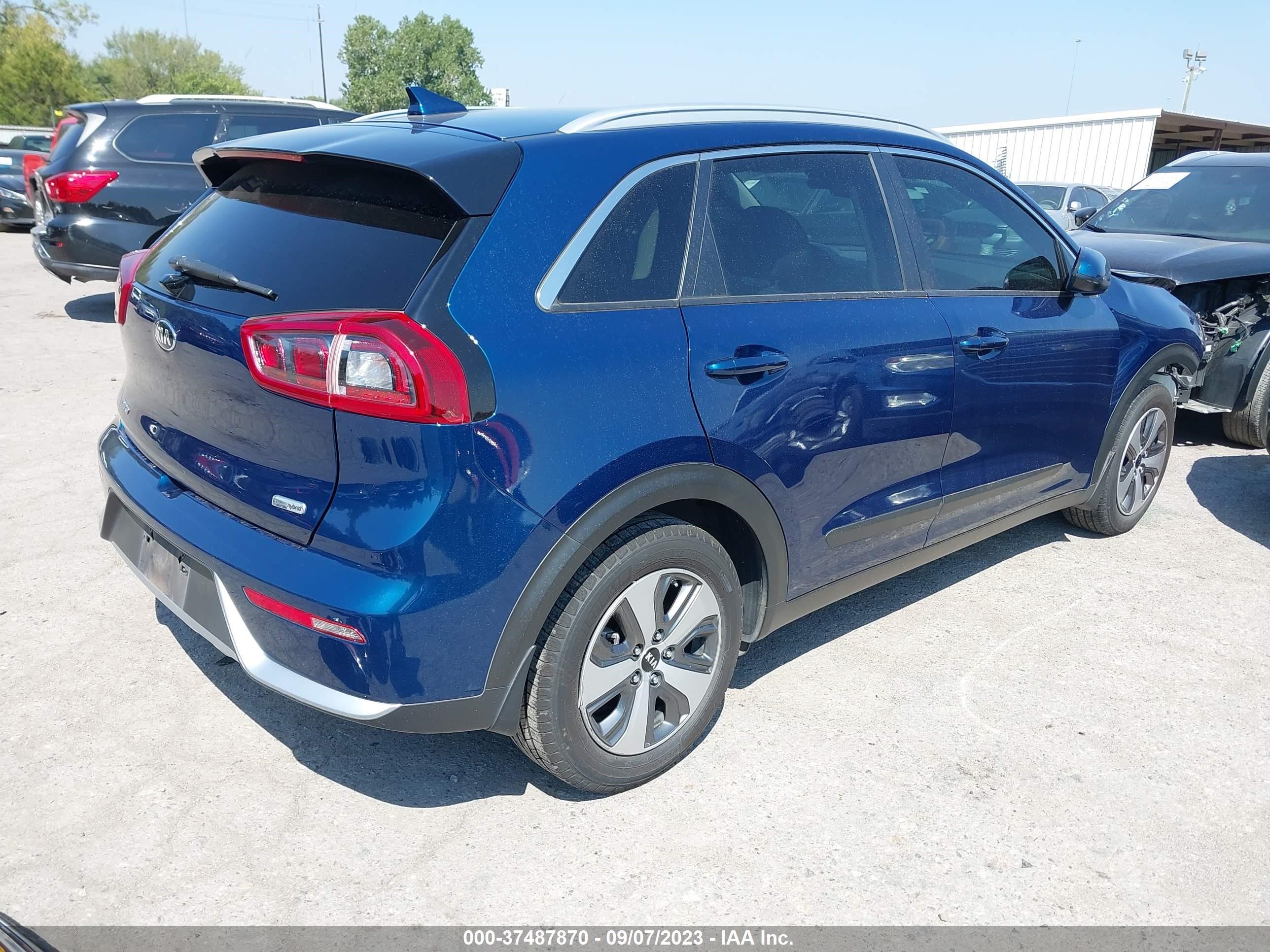 Photo 3 VIN: KNDCB3LC8K5218109 - KIA NIRO 