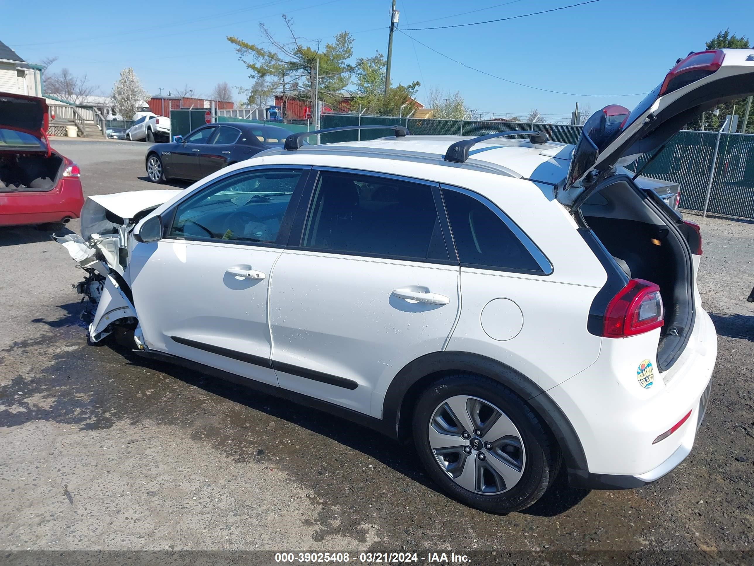 Photo 2 VIN: KNDCB3LC8K5353526 - KIA NIRO 