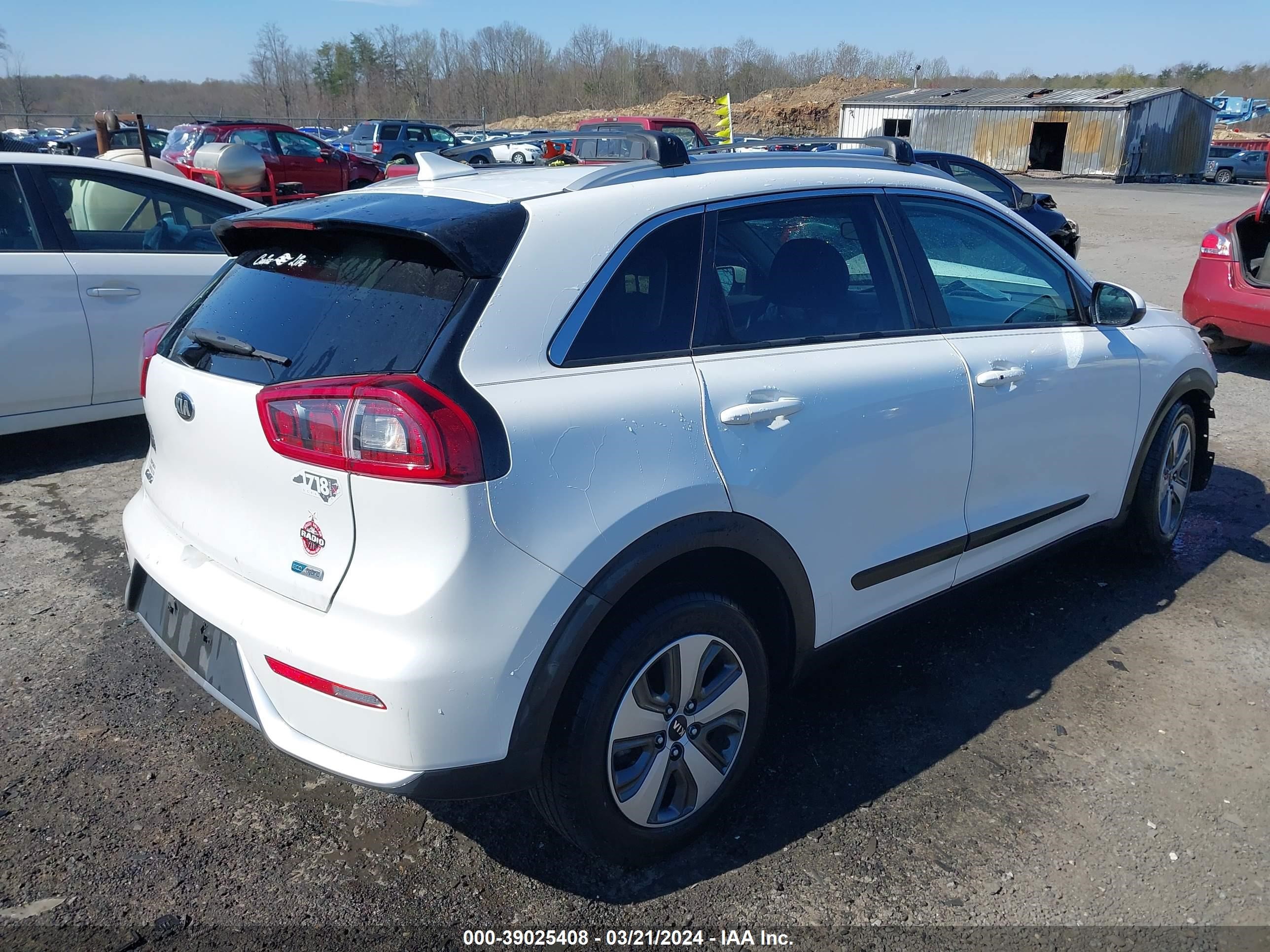 Photo 3 VIN: KNDCB3LC8K5353526 - KIA NIRO 