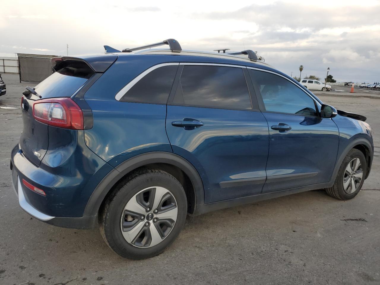 Photo 2 VIN: KNDCC3LC3H5046013 - KIA NIRO 