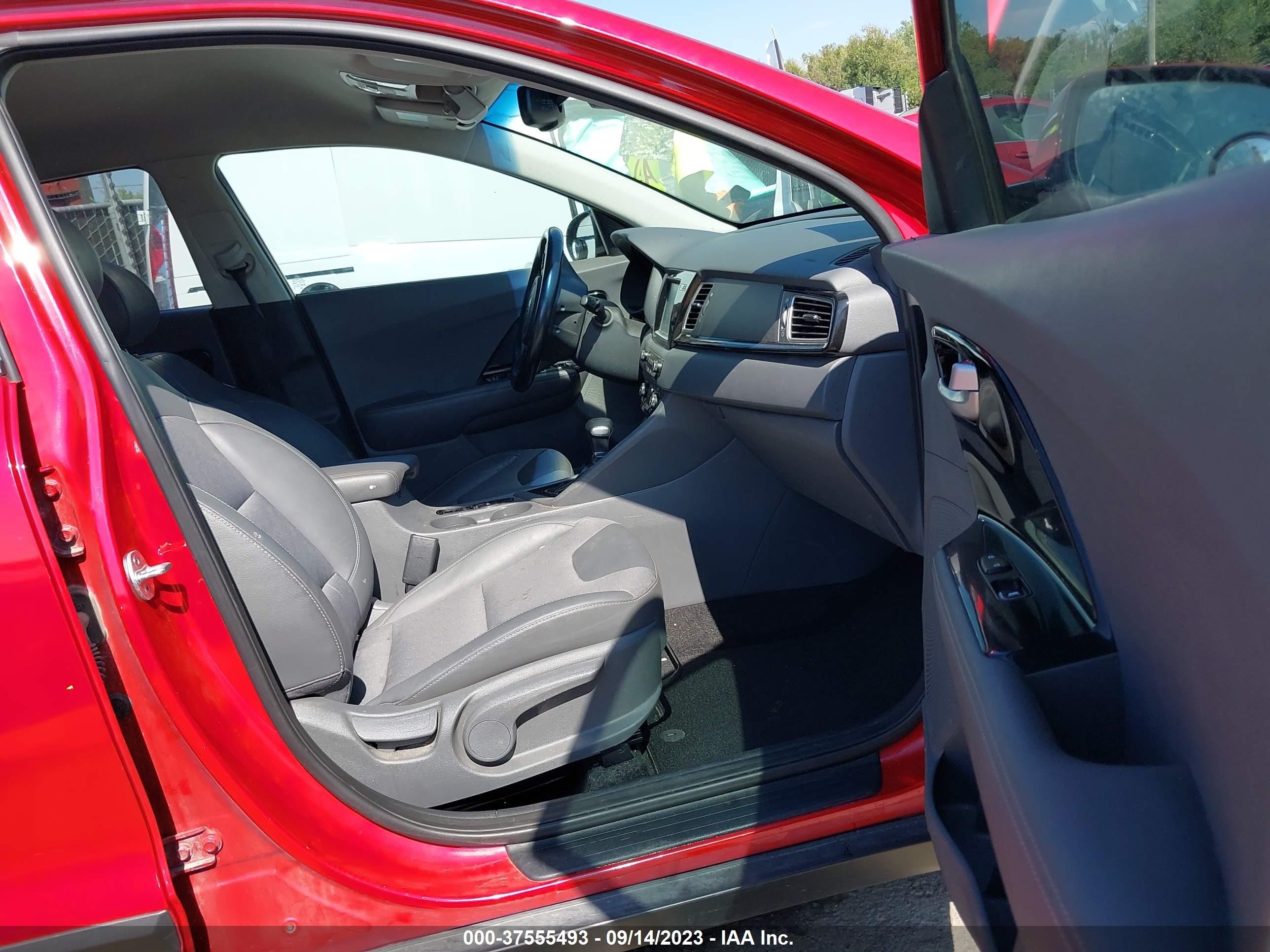 Photo 4 VIN: KNDCC3LCXK5222563 - KIA NIRO 