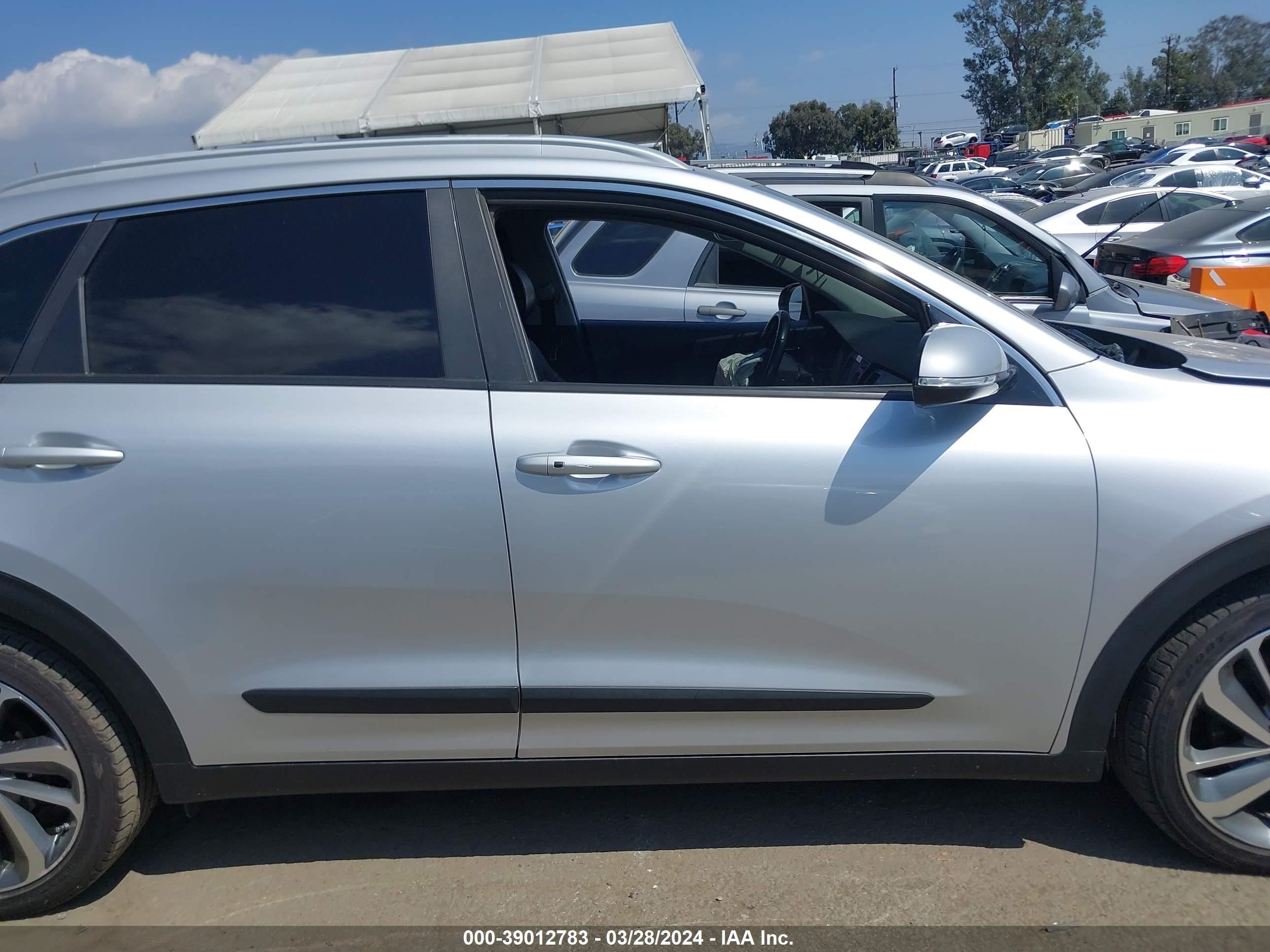 Photo 12 VIN: KNDCE3LC1J5161323 - KIA NIRO 