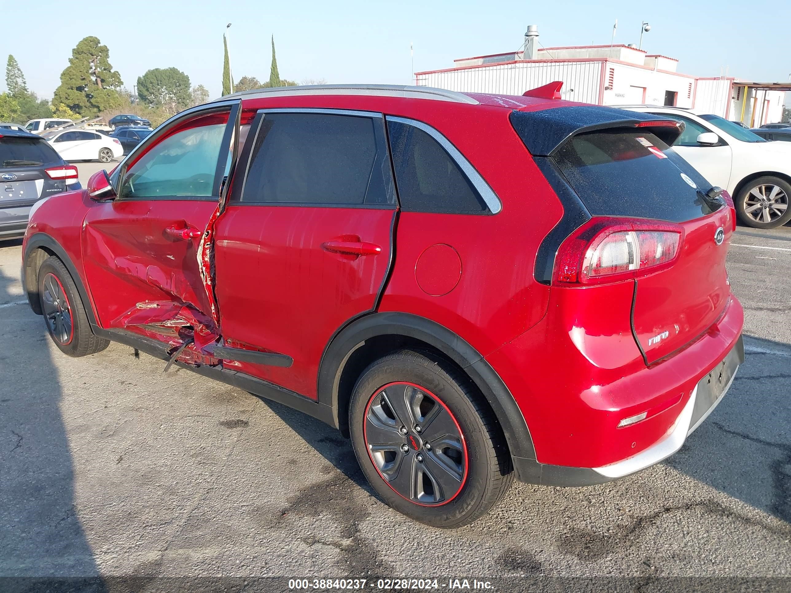 Photo 2 VIN: KNDCE3LC3K5232345 - KIA NIRO 