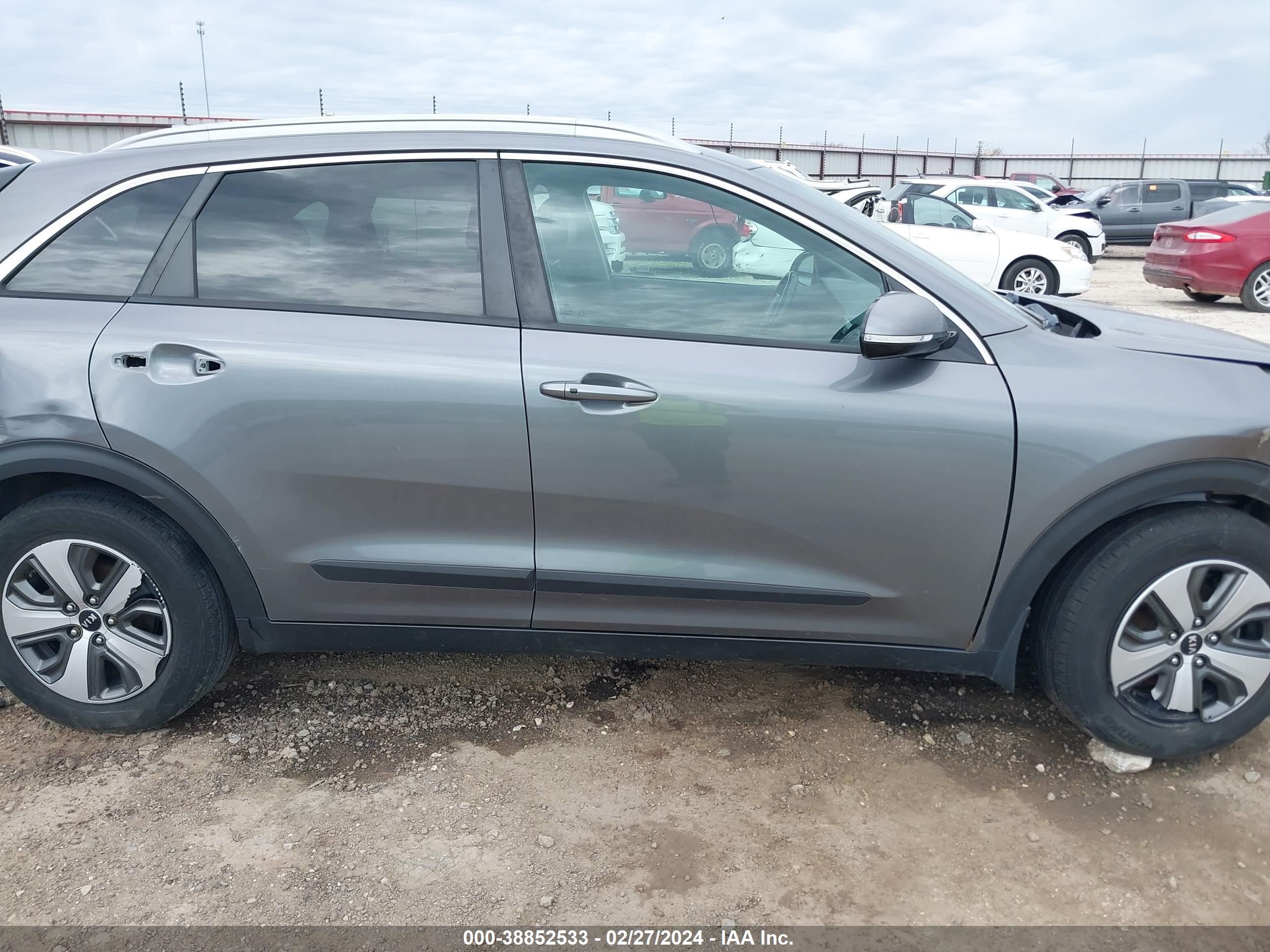 Photo 13 VIN: KNDCE3LC5J5130656 - KIA NIRO 