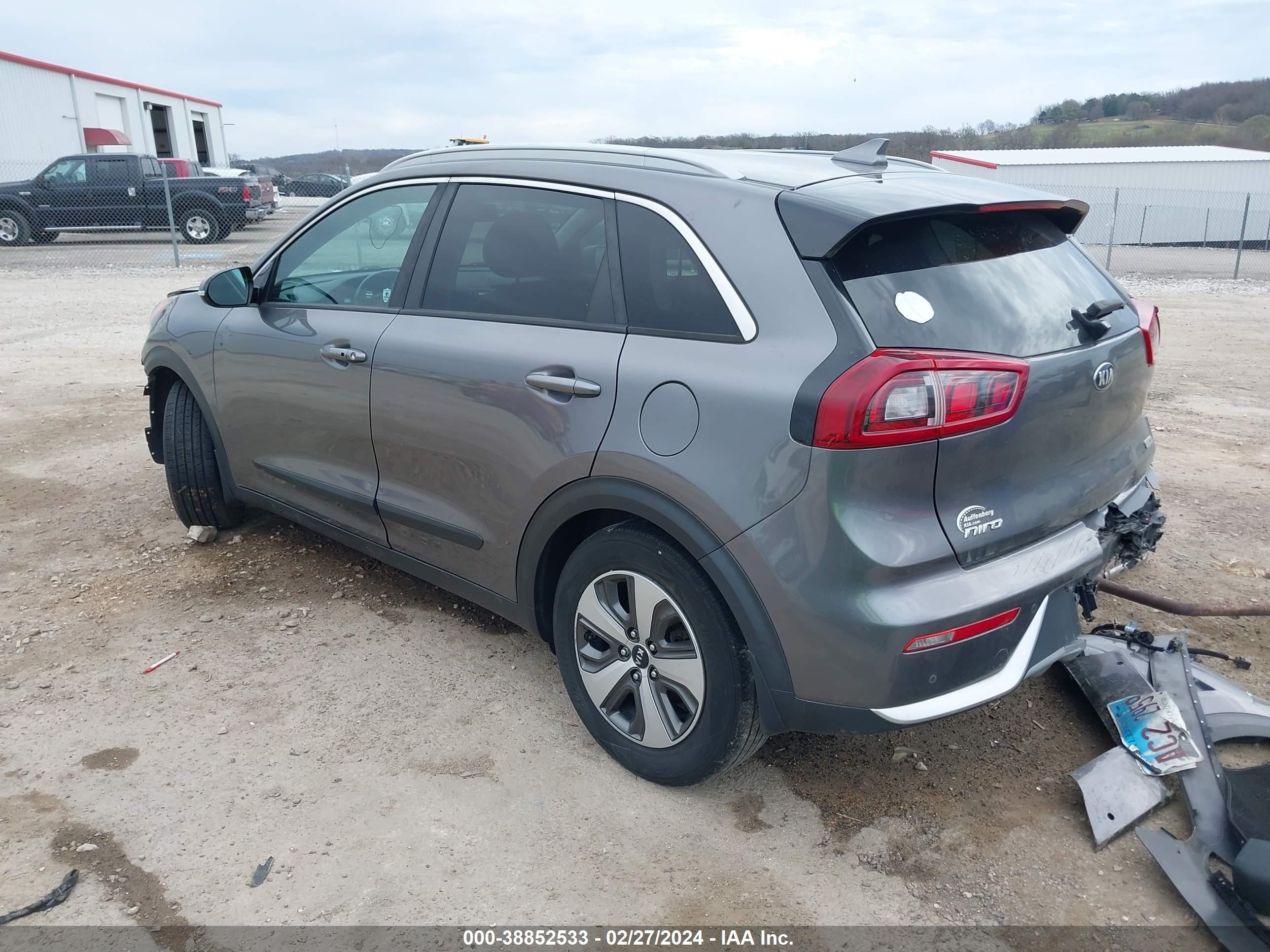 Photo 2 VIN: KNDCE3LC5J5130656 - KIA NIRO 