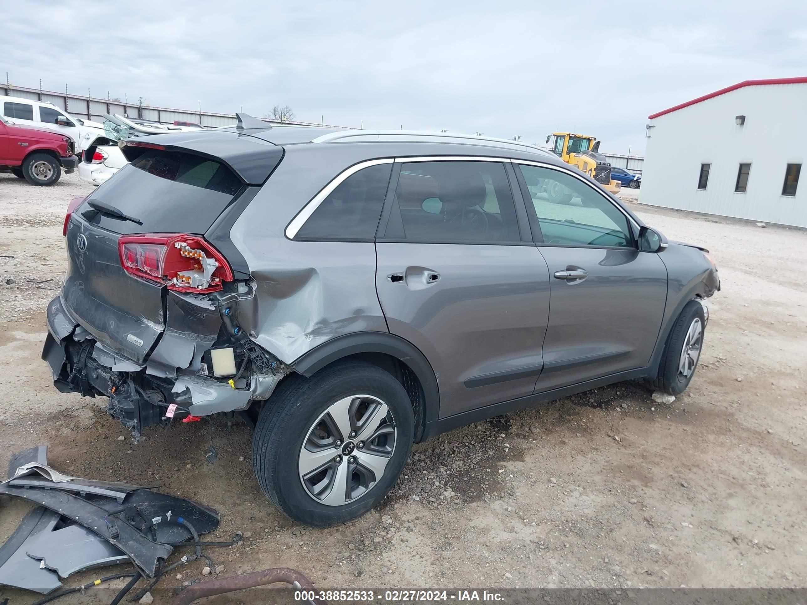 Photo 3 VIN: KNDCE3LC5J5130656 - KIA NIRO 