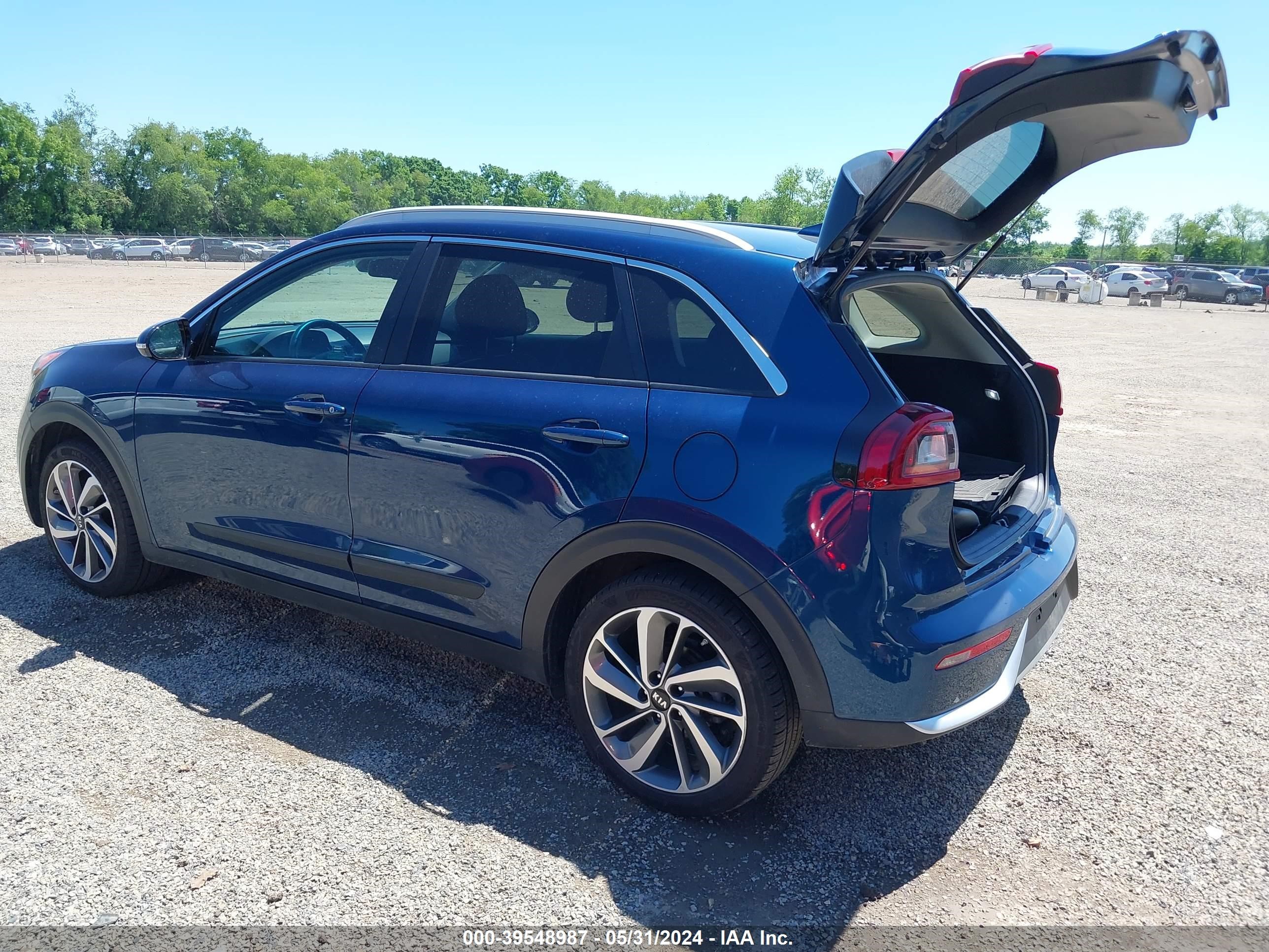 Photo 2 VIN: KNDCE3LC6K5304252 - KIA NIRO 