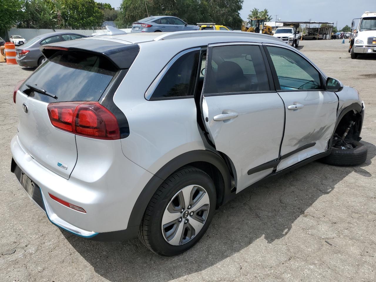 Photo 2 VIN: KNDCM3LD0K5335069 - KIA NIRO 