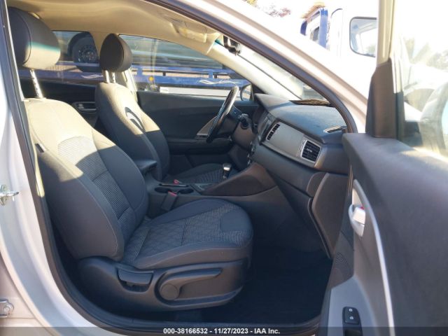 Photo 4 VIN: KNDCM3LD9K5267256 - KIA NIRO 