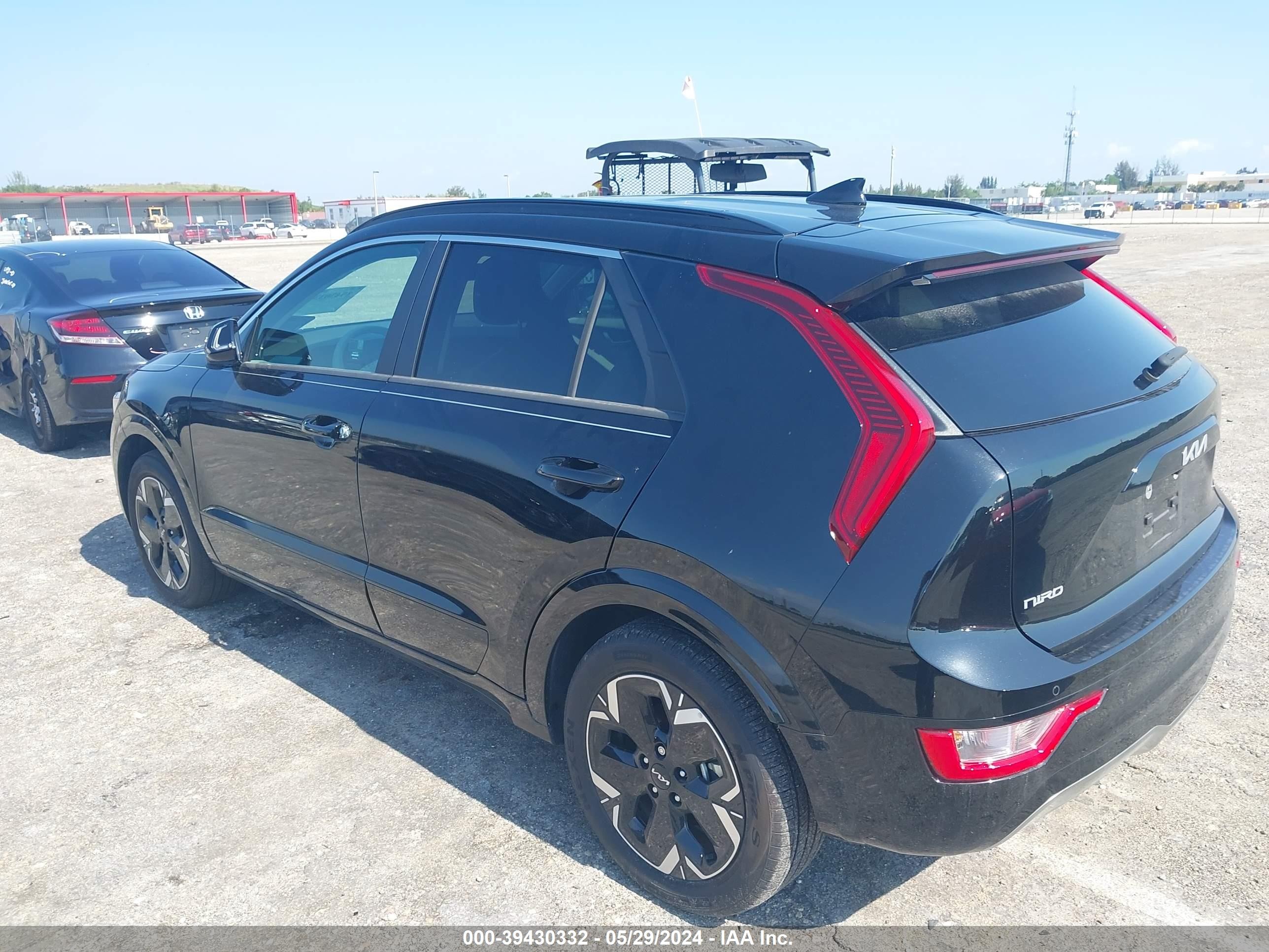 Photo 2 VIN: KNDCR3L18P5059996 - KIA NIRO 