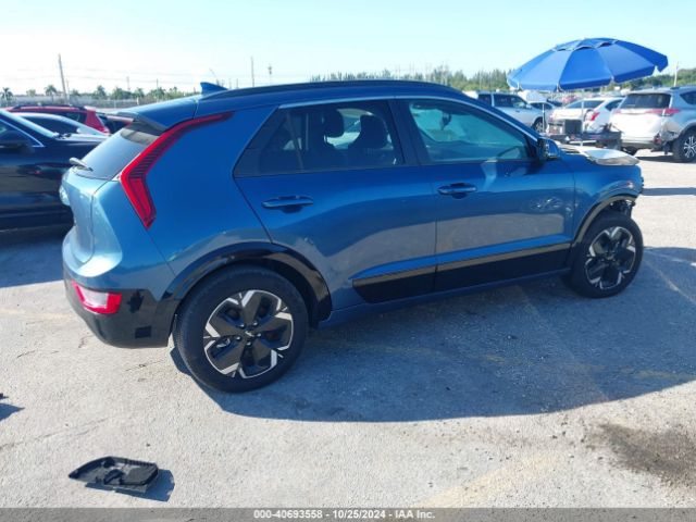 Photo 3 VIN: KNDCR3L1XP5028569 - KIA NIRO 