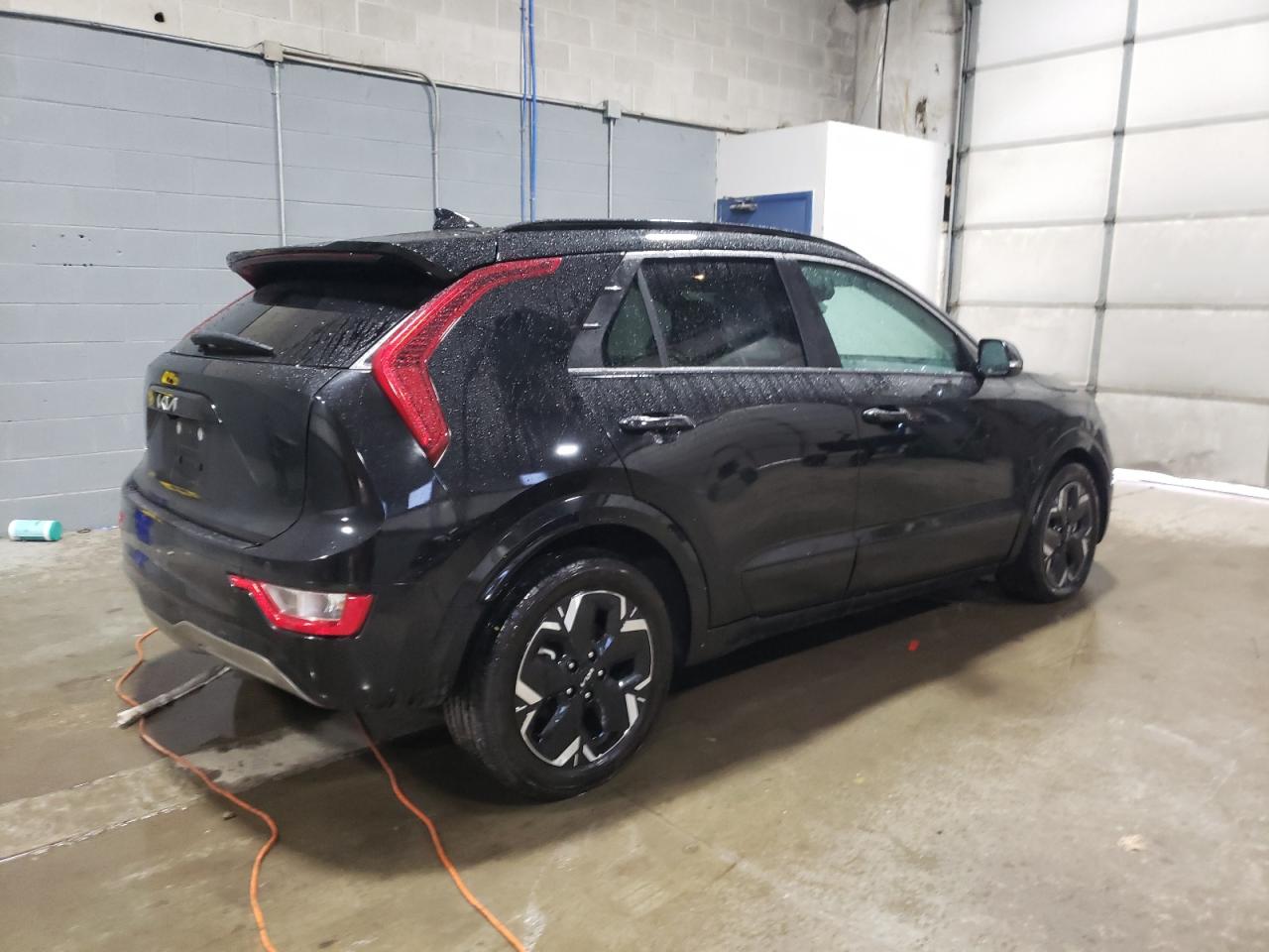 Photo 2 VIN: KNDCR3L1XP5053861 - KIA NIRO 